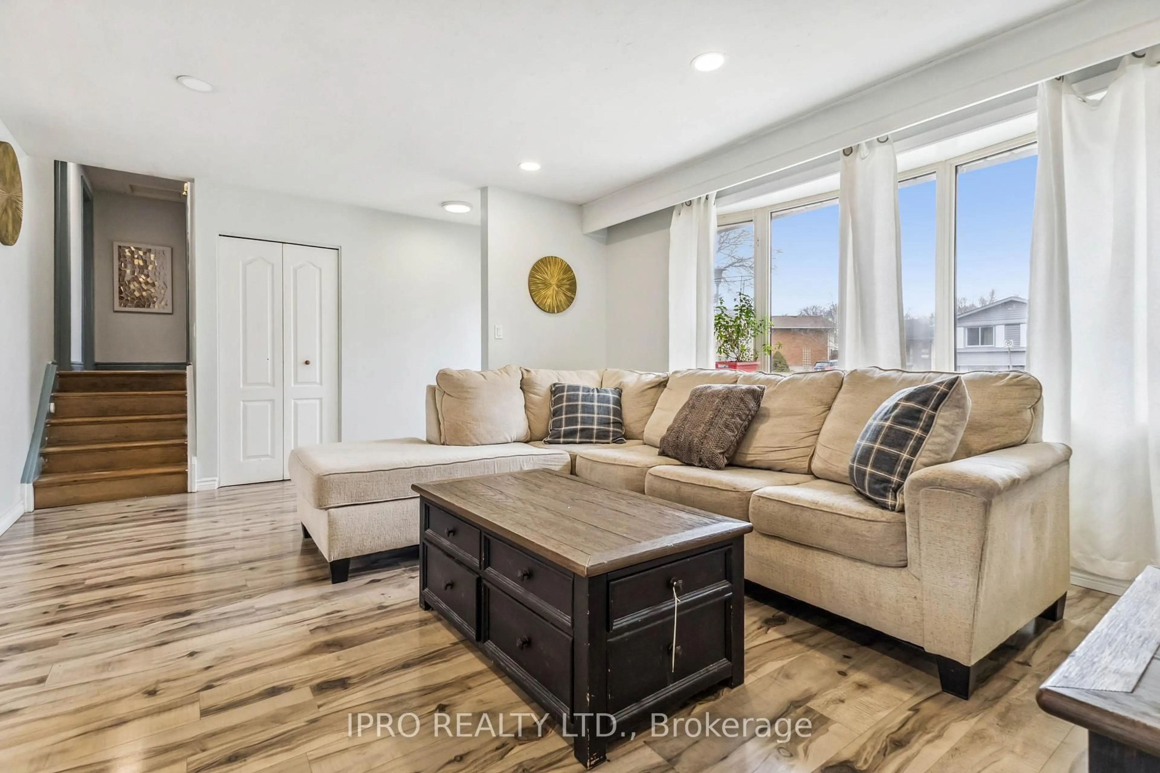 Living room with furniture, wood/laminate floor for 4 Breckenridge Cres, London South Ontario N6E 1H7