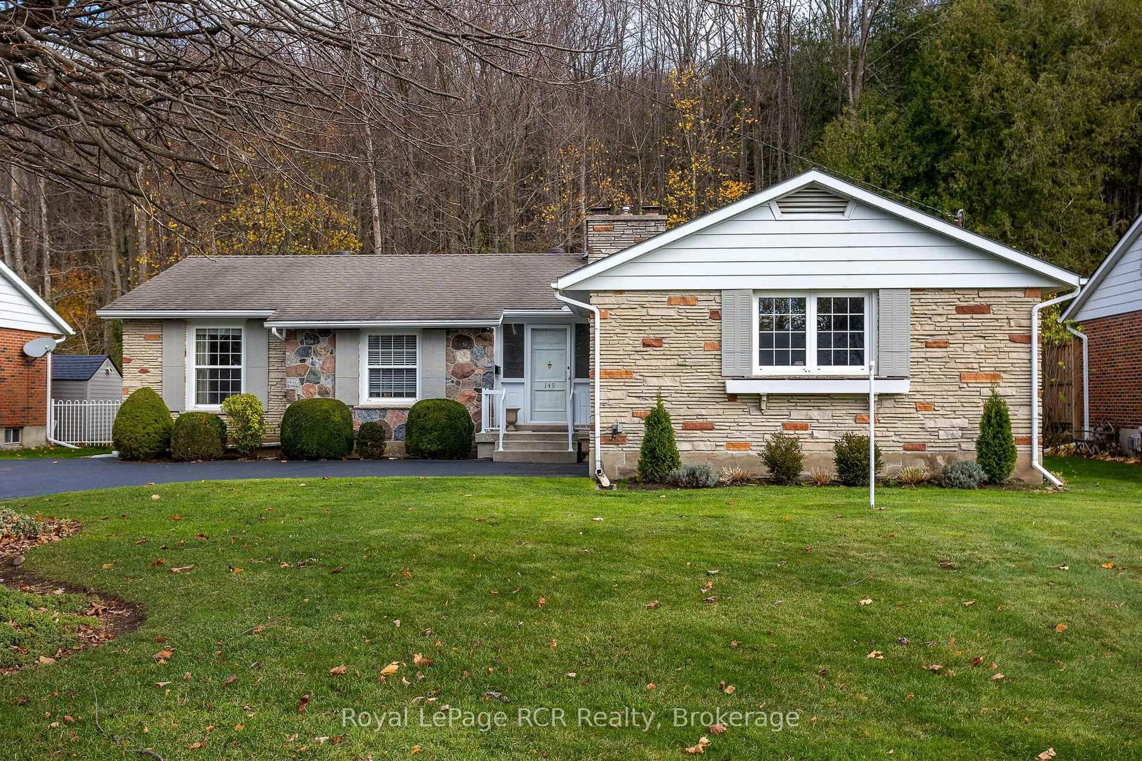 Home with vinyl exterior material, street for 149 7th Ave, Owen Sound Ontario N4K 2W8