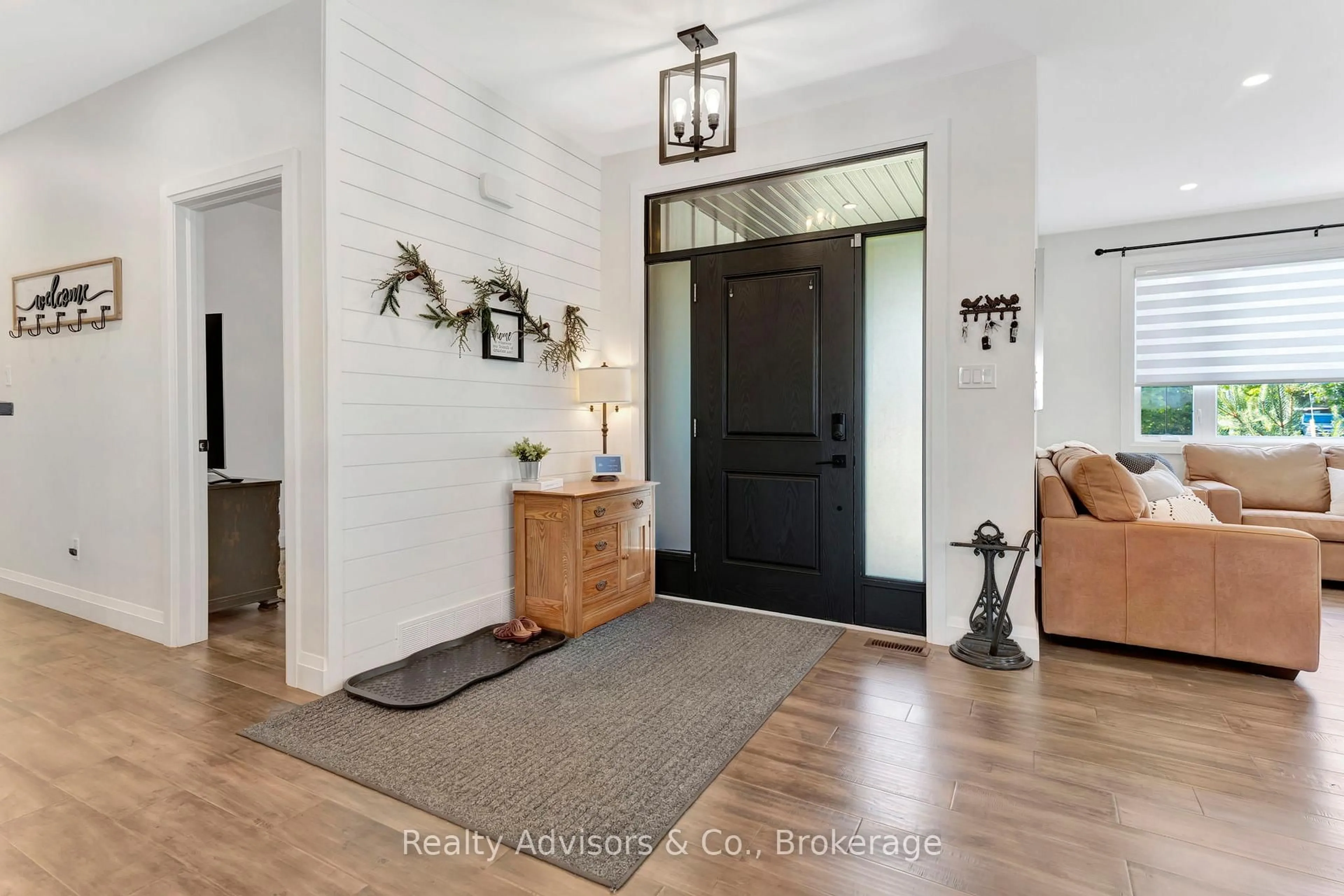 Indoor entryway for 56532 Heritage Line, Bayham Ontario N0J 1Y0