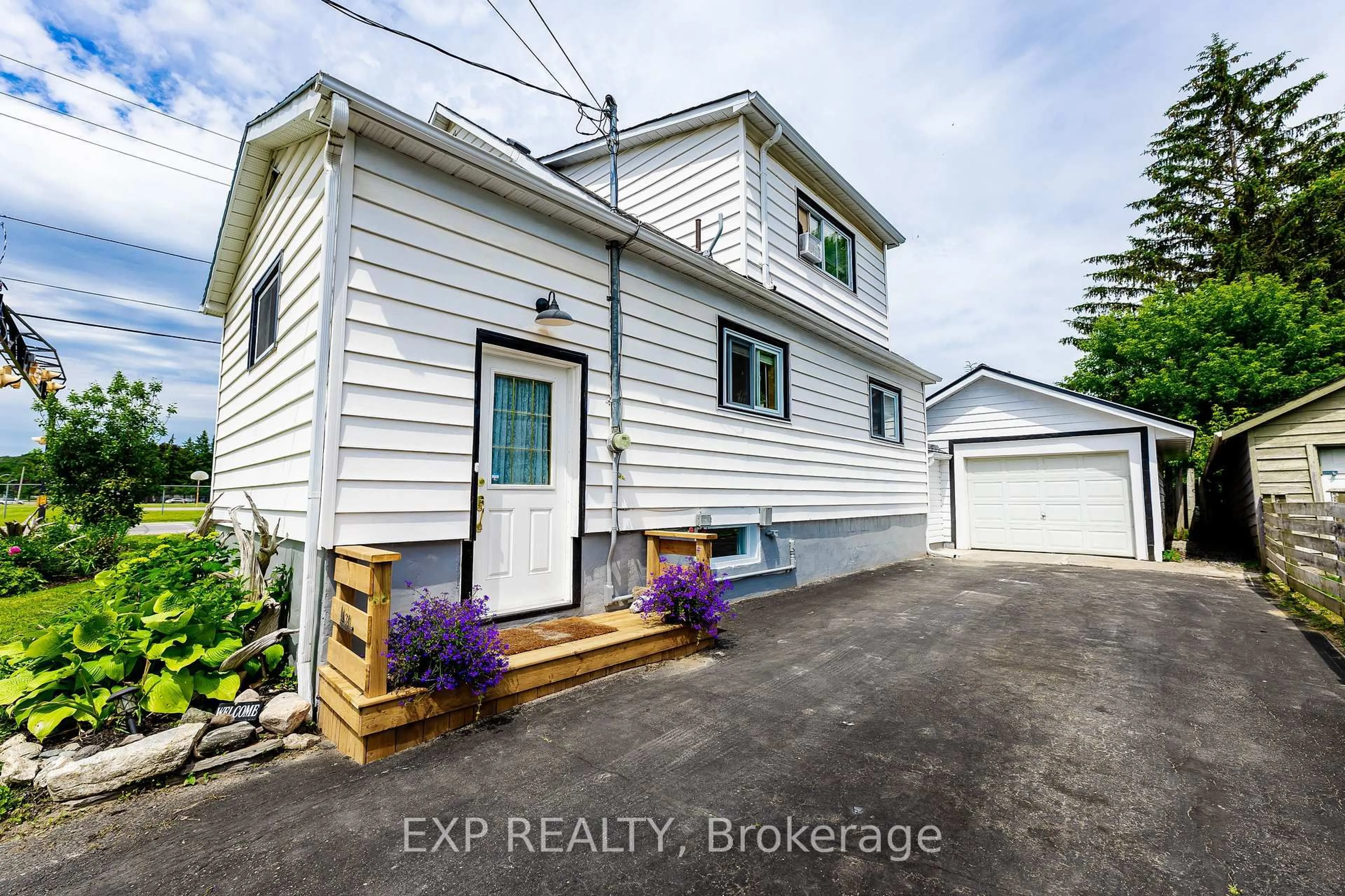 A pic from outside/outdoor area/front of a property/back of a property/a pic from drone, street for 31 Elizabeth St, Brighton Ontario K0K 1H0