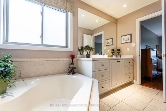 Additional property image - 345 Southcote Rd