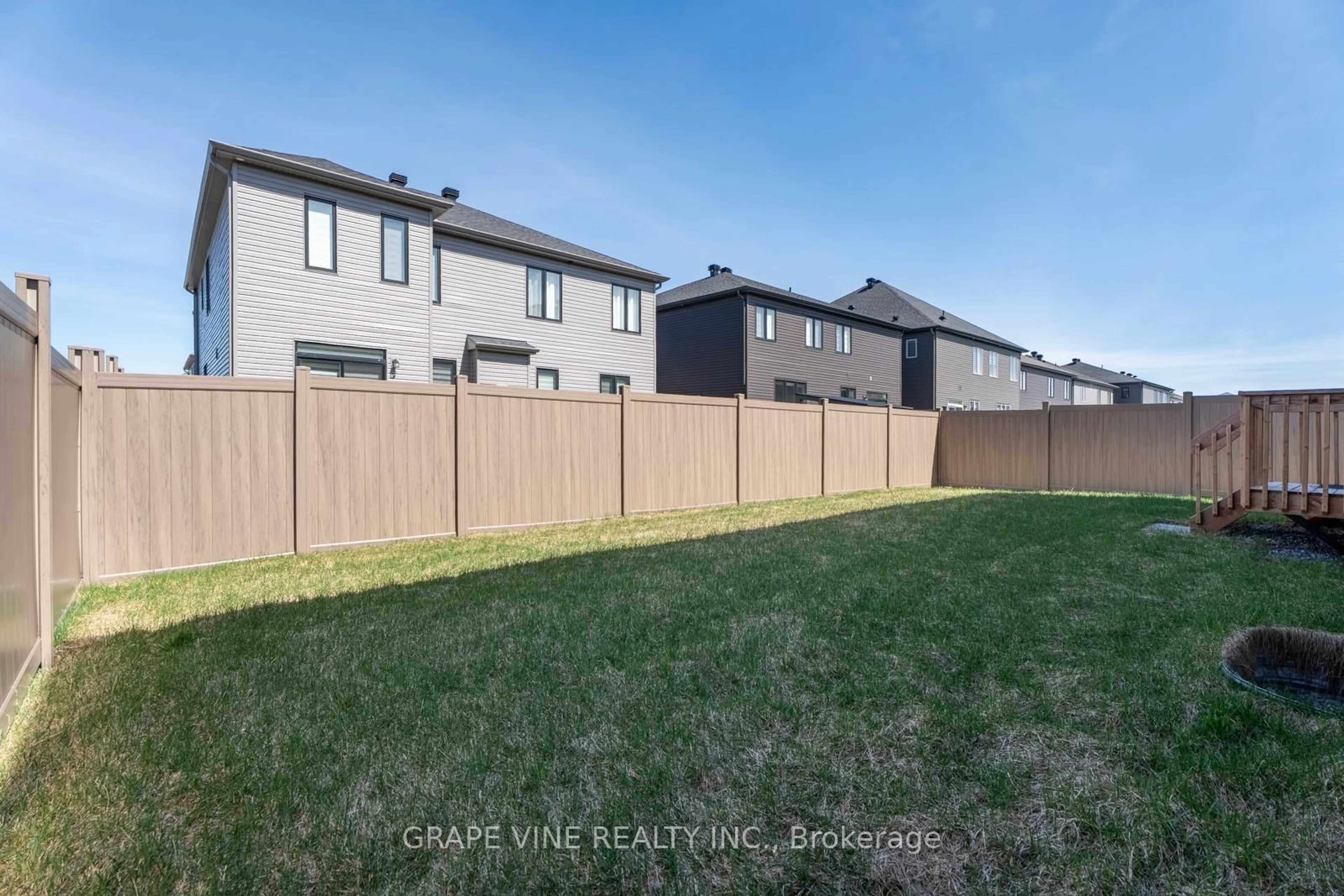 Unknown for 61 Adrift St, Ottawa Ontario K4M 0E1