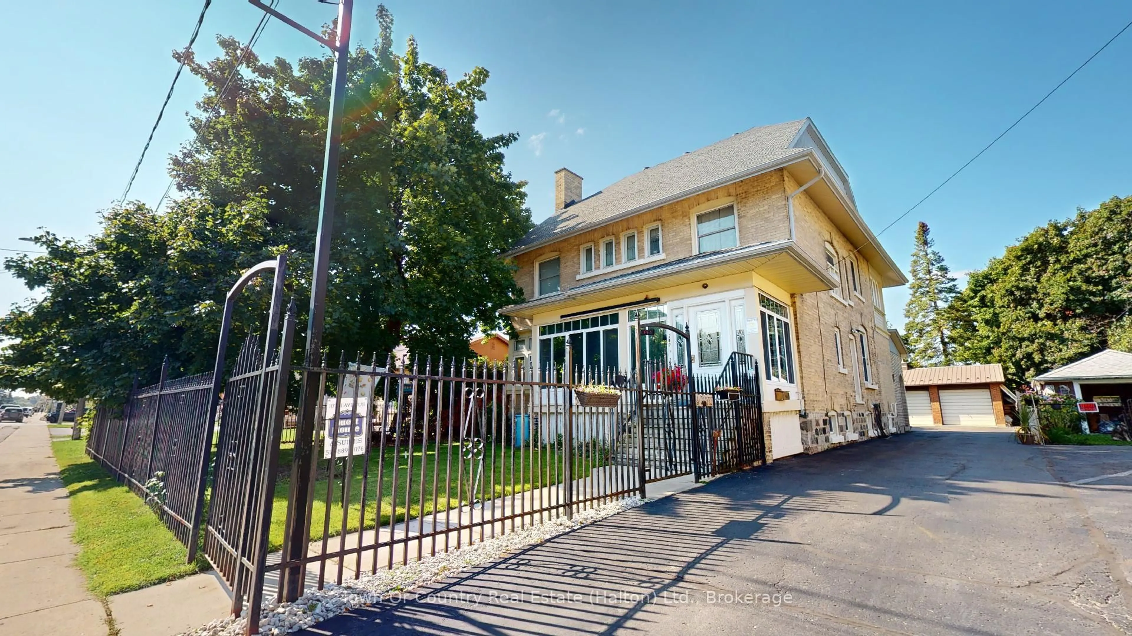 Patio, street for 540 10th Ave, Hanover Ontario N4N 2P4