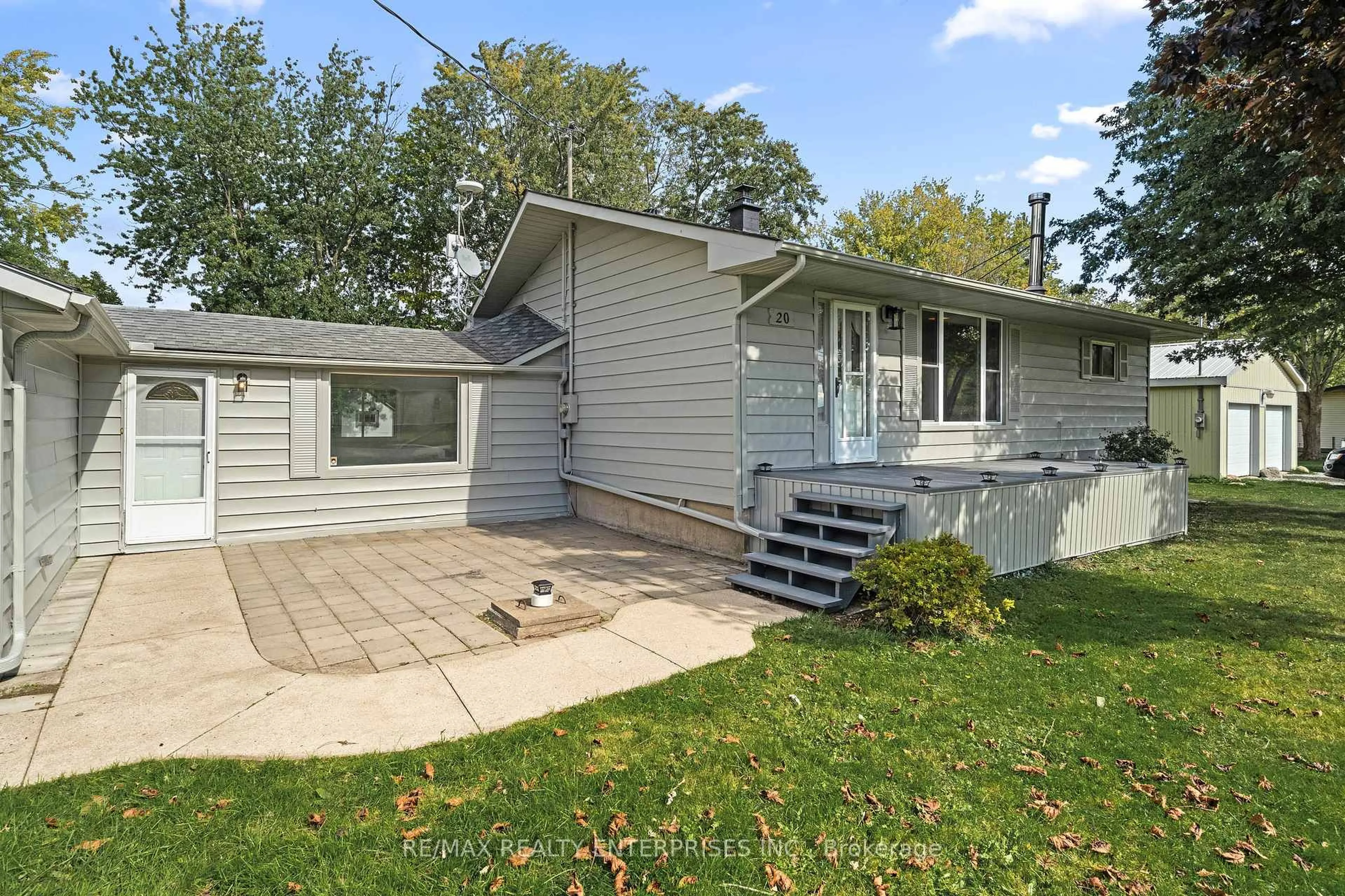Home with vinyl exterior material, street for 20 VILLELLA Rd, Haldimand Ontario N0A 1K0