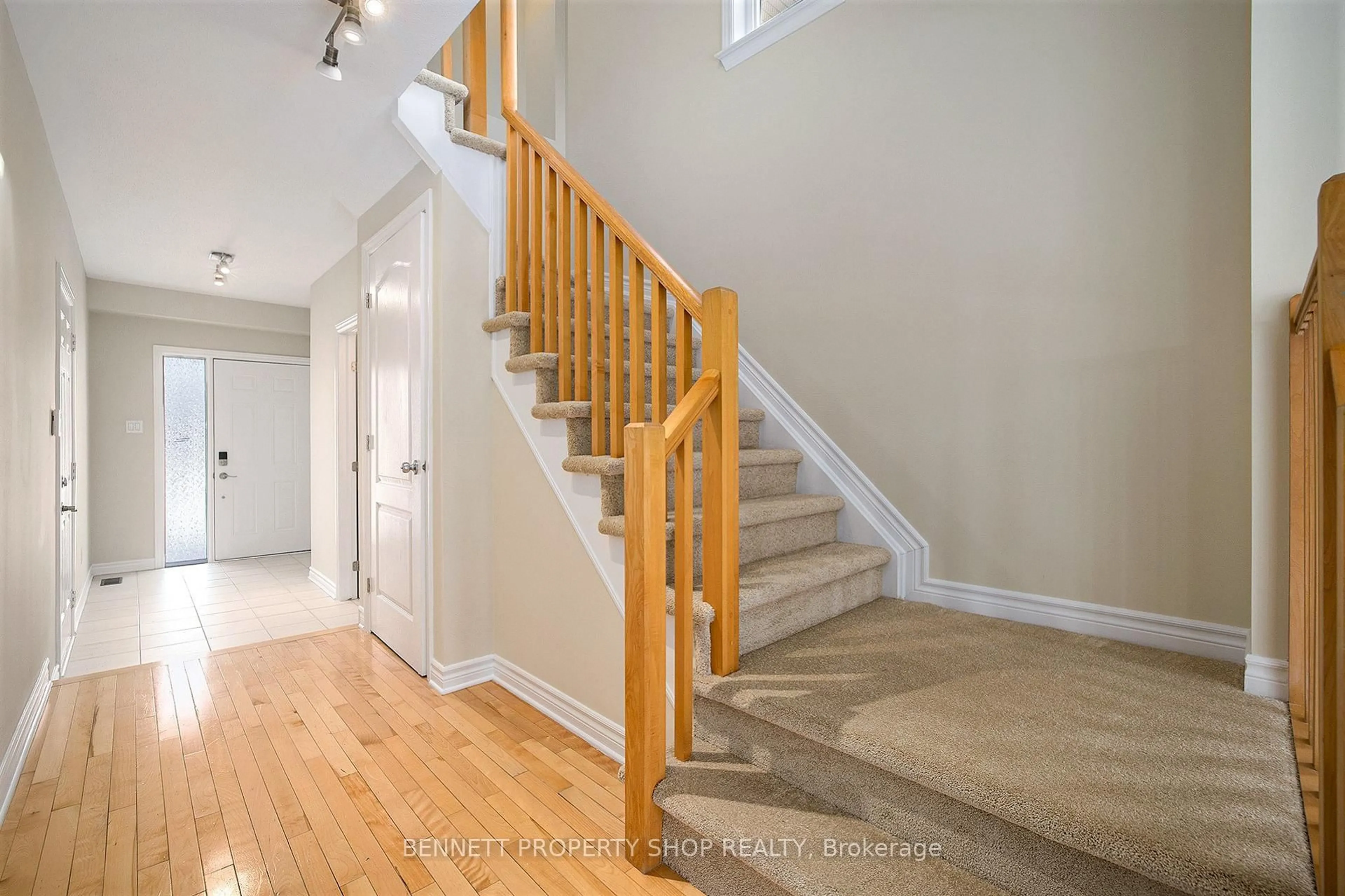 Stairs for 107 Bandelier Way, Ottawa Ontario K2S 0C3