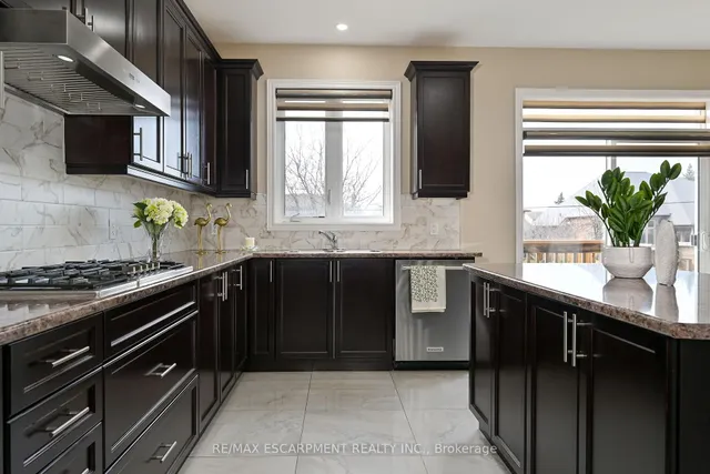 Additional property image - 71 Chaumont Dr