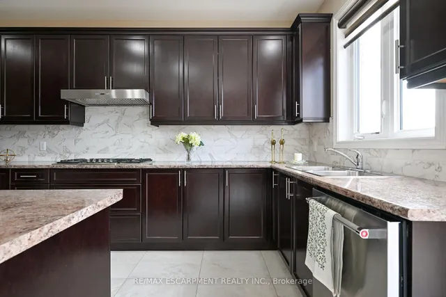 Additional property image - 71 Chaumont Dr