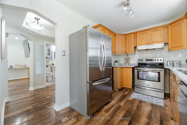 Additional image 32 of 32 East 44th St