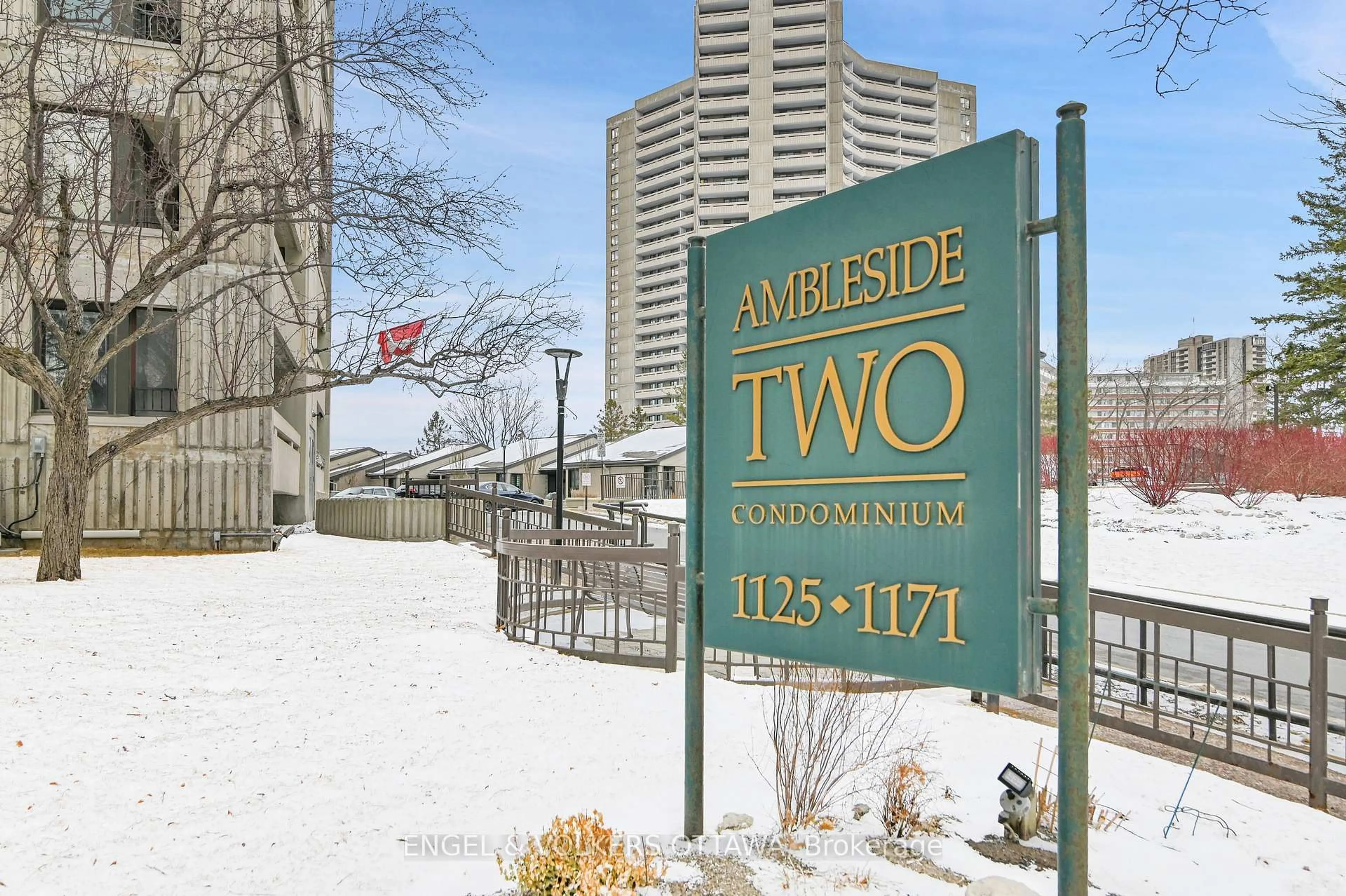 Indoor foyer for 1171 Ambleside Dr #709, Ottawa Ontario K2B 8E1