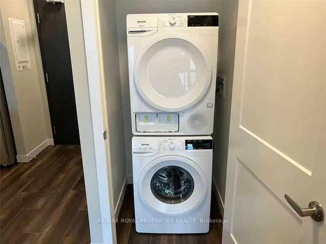 Additional property image - 15 Queen St Unit 1808