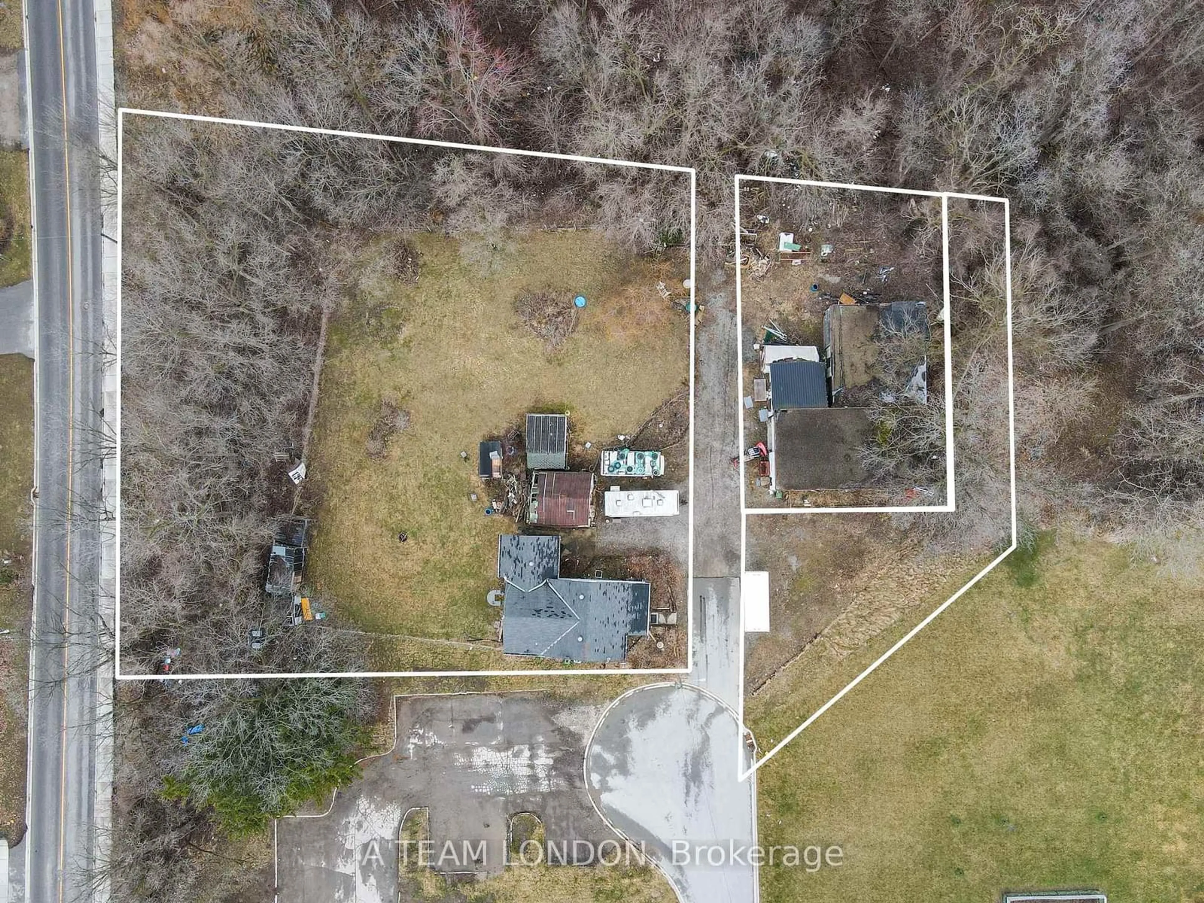 A pic from outside/outdoor area/front of a property/back of a property/a pic from drone, building for 6 Pearl St, St. Thomas Ontario N5P 2N8