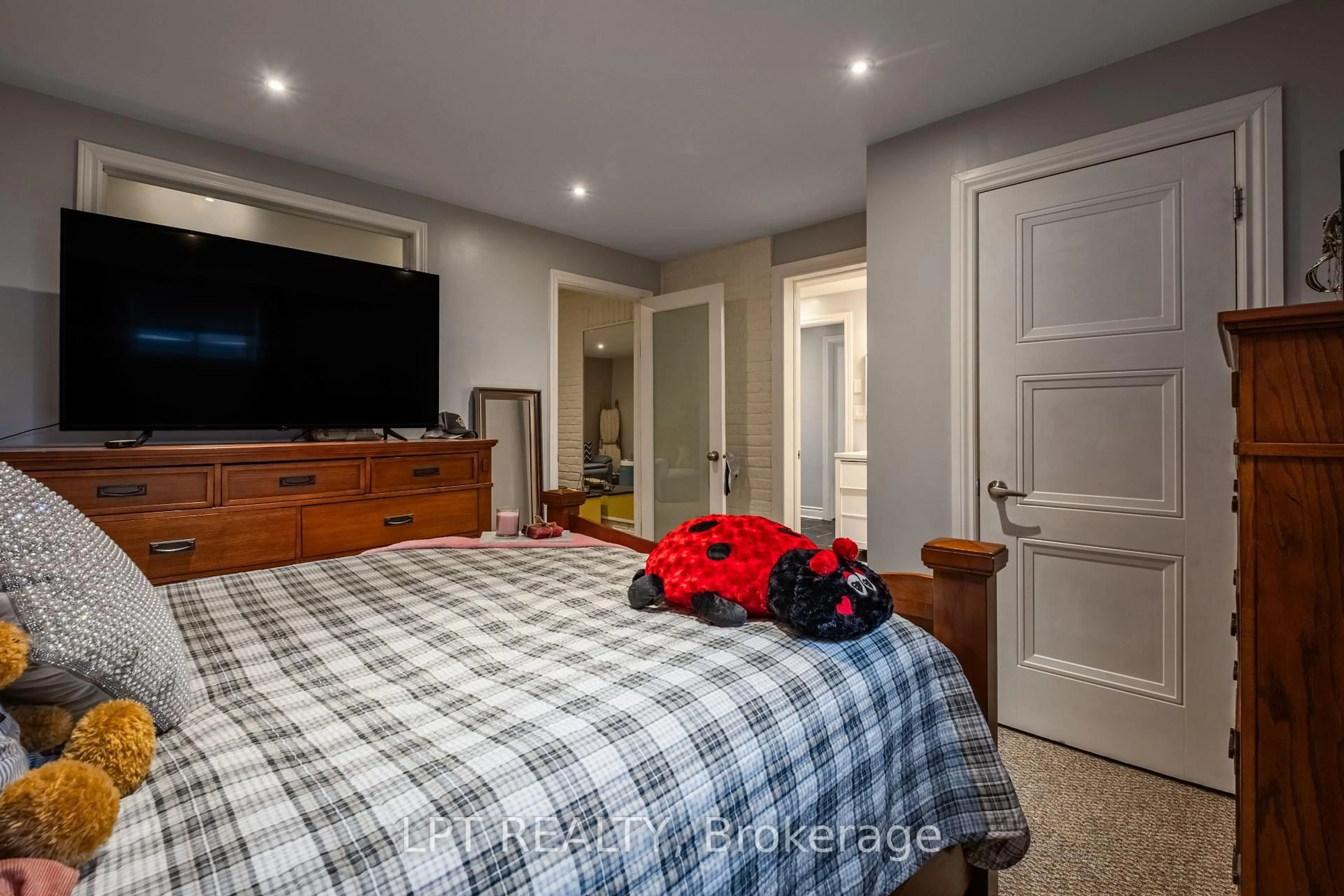 A pic of a room for 1388 Ottawa St, Kingston Ontario K7P 0C2