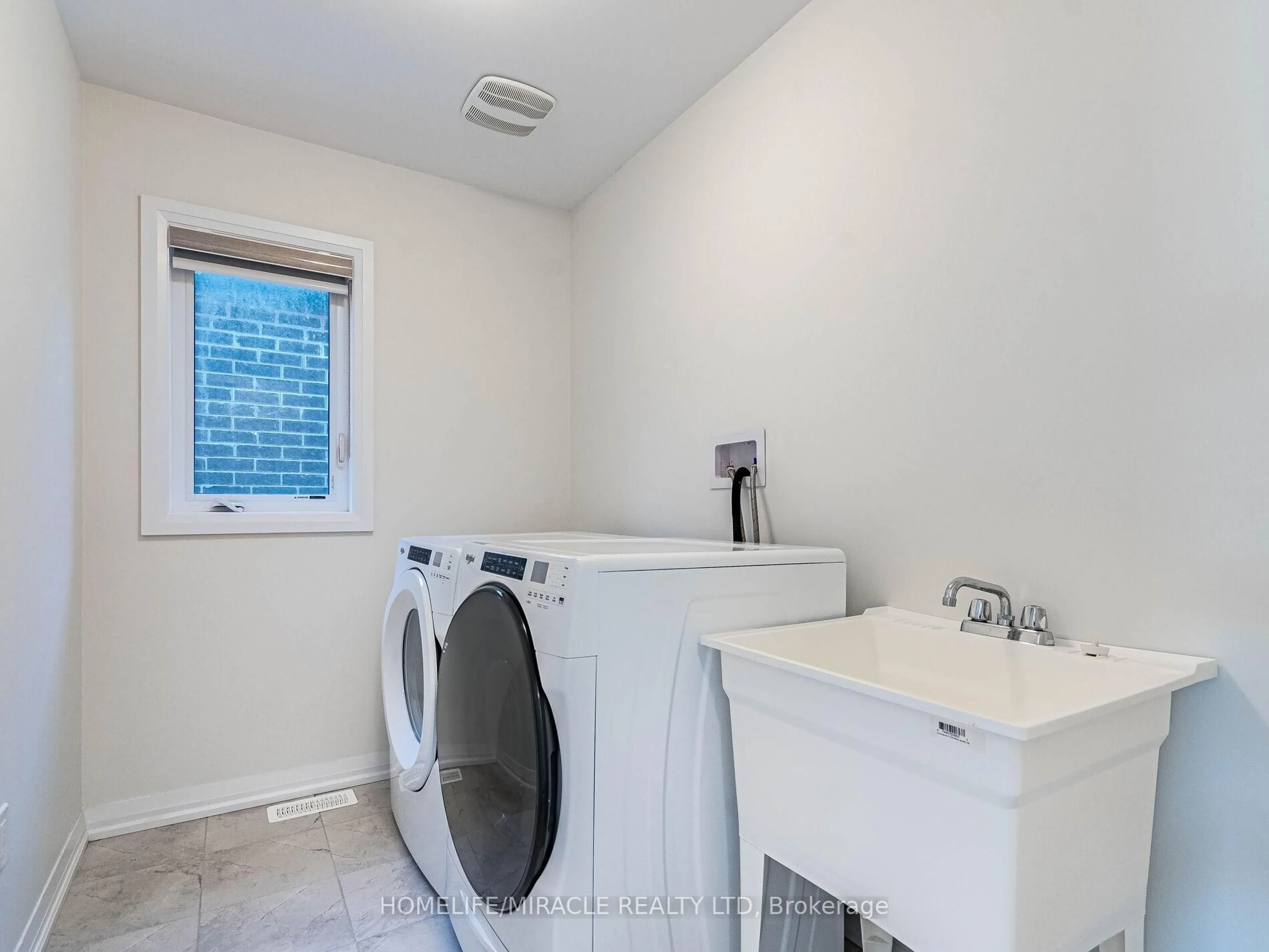 Laundry room for 902 Sobeski Ave, Woodstock Ontario N4T 0N7