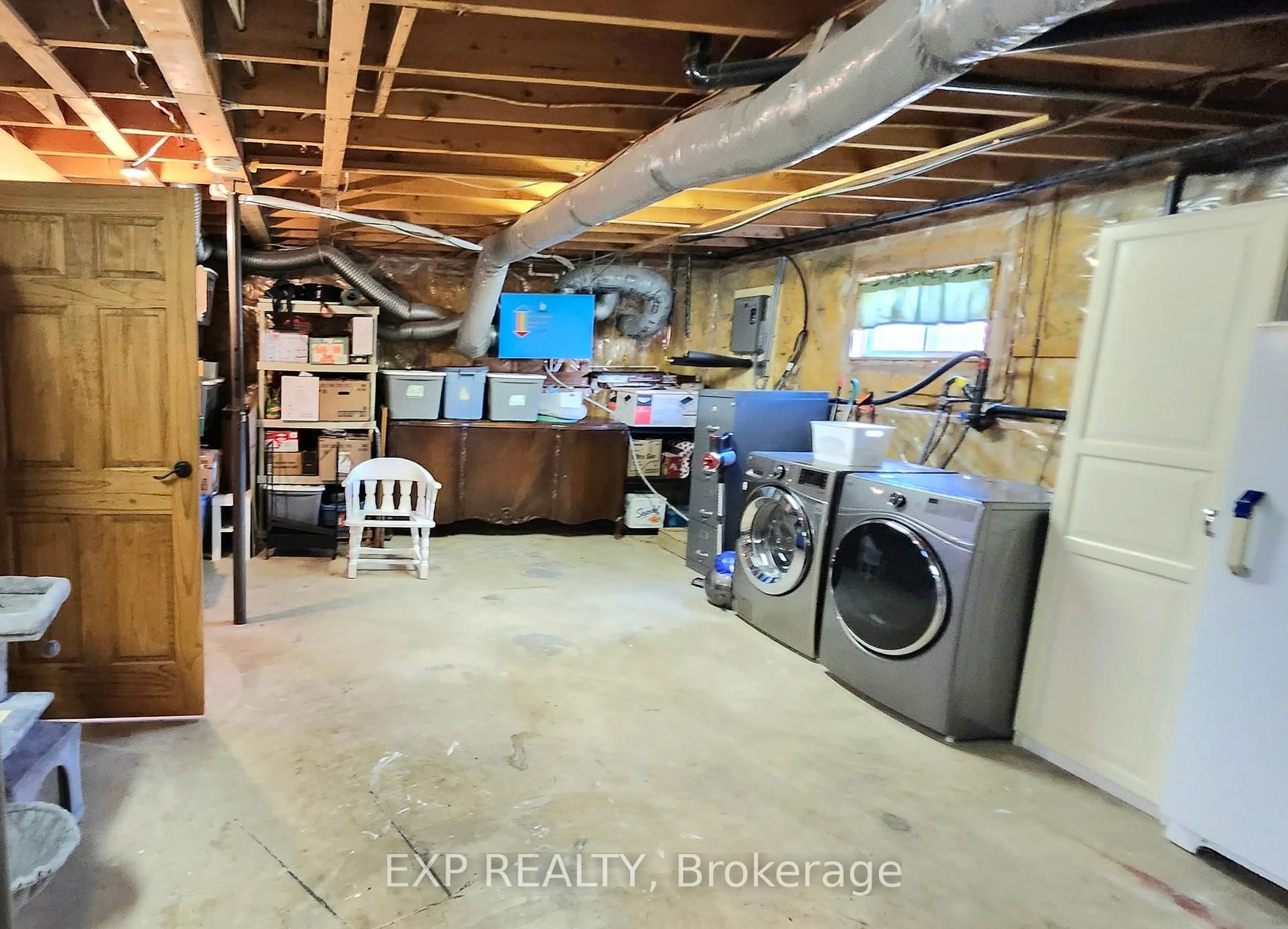 Laundry room for 4020 Glen Smail Rd, Augusta Ontario K0E 1T0