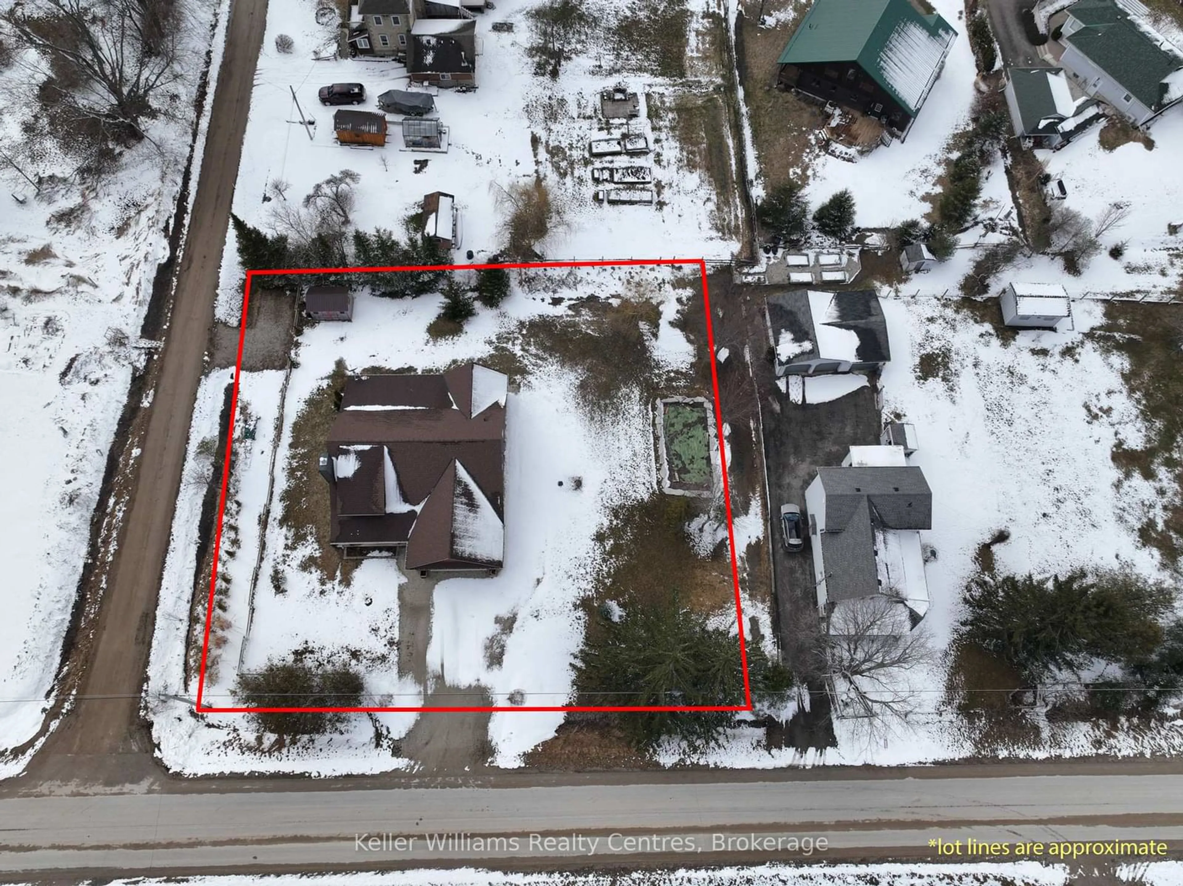 A pic from outside/outdoor area/front of a property/back of a property/a pic from drone, street for 116 Havelock St, Georgian Bluffs Ontario N0H 2T0
