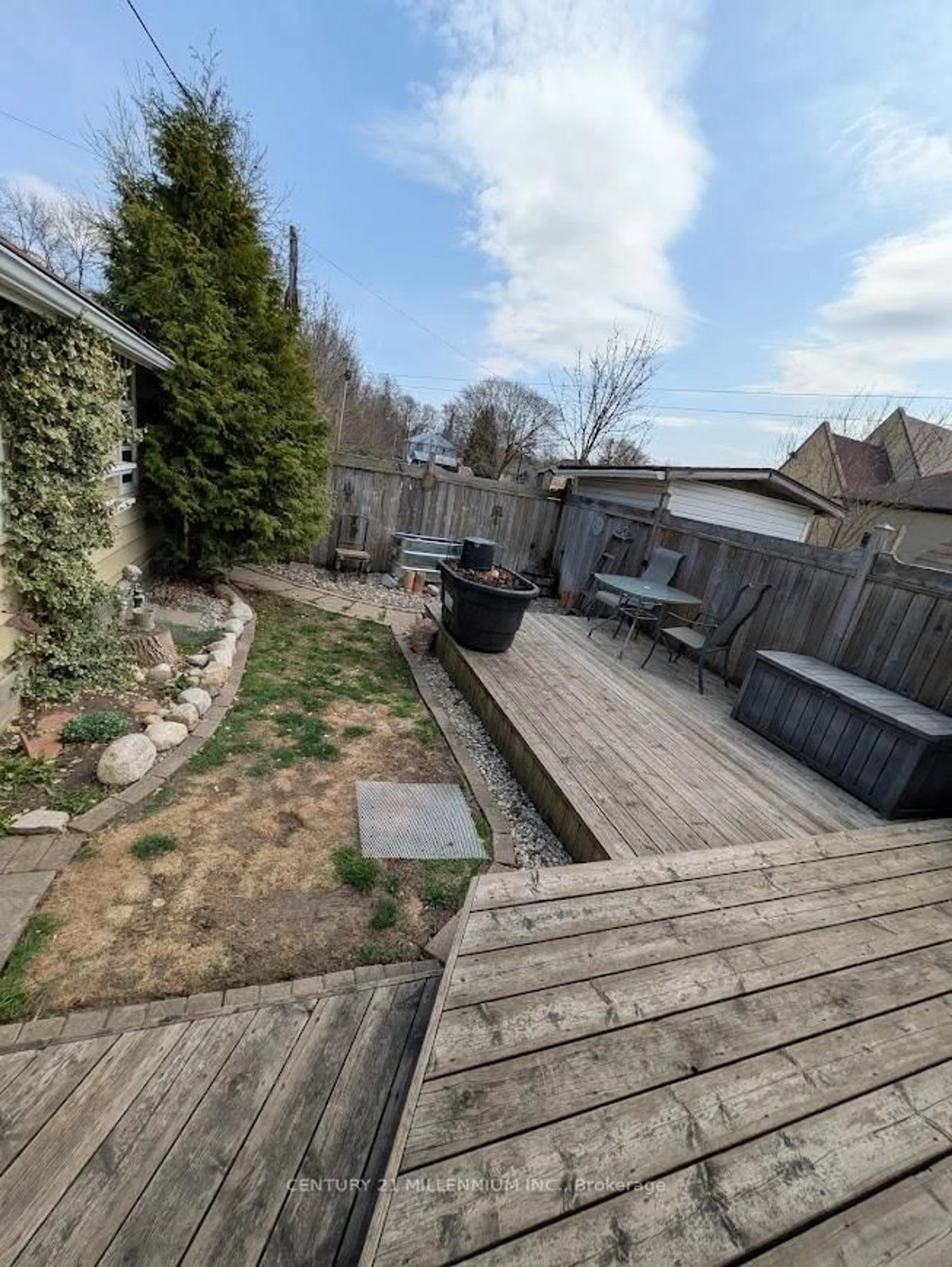 A pic from outside/outdoor area/front of a property/back of a property/a pic from drone, street for 260 Wellington St, Wellington North Ontario N0G 2L2