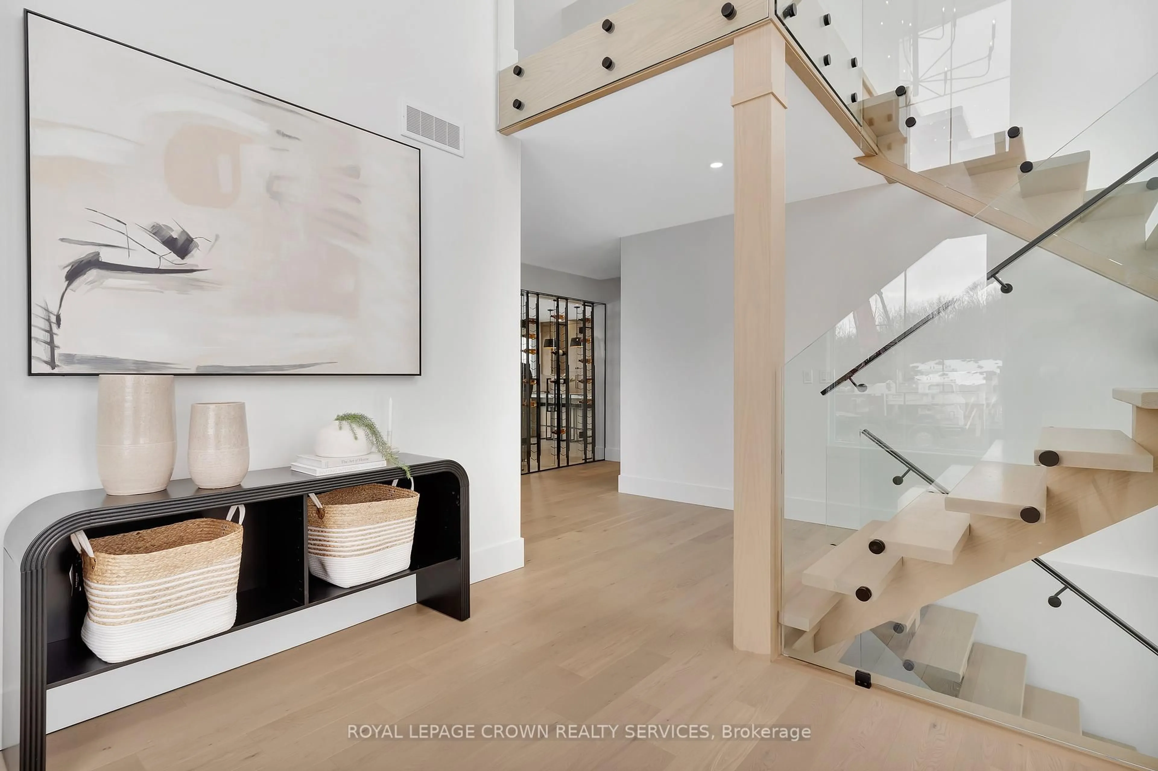 Indoor foyer for 50 Avery Pl, Perth East Ontario N0K 1M0