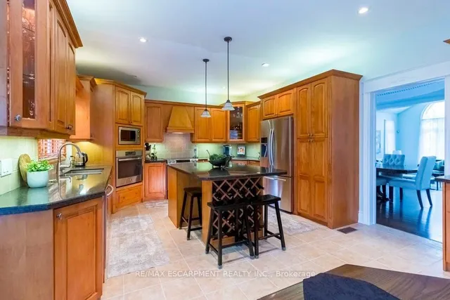Additional property image - 2 Donnici Dr