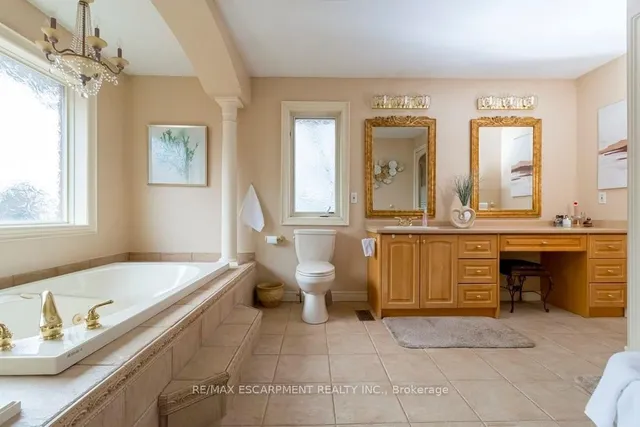 Additional property image - 2 Donnici Dr