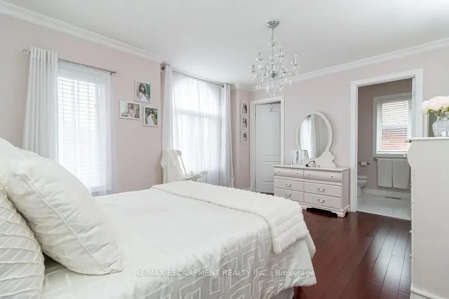 Additional property image - 2 Donnici Dr