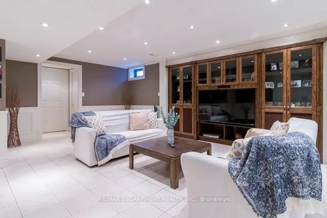 Additional property image - 2 Donnici Dr