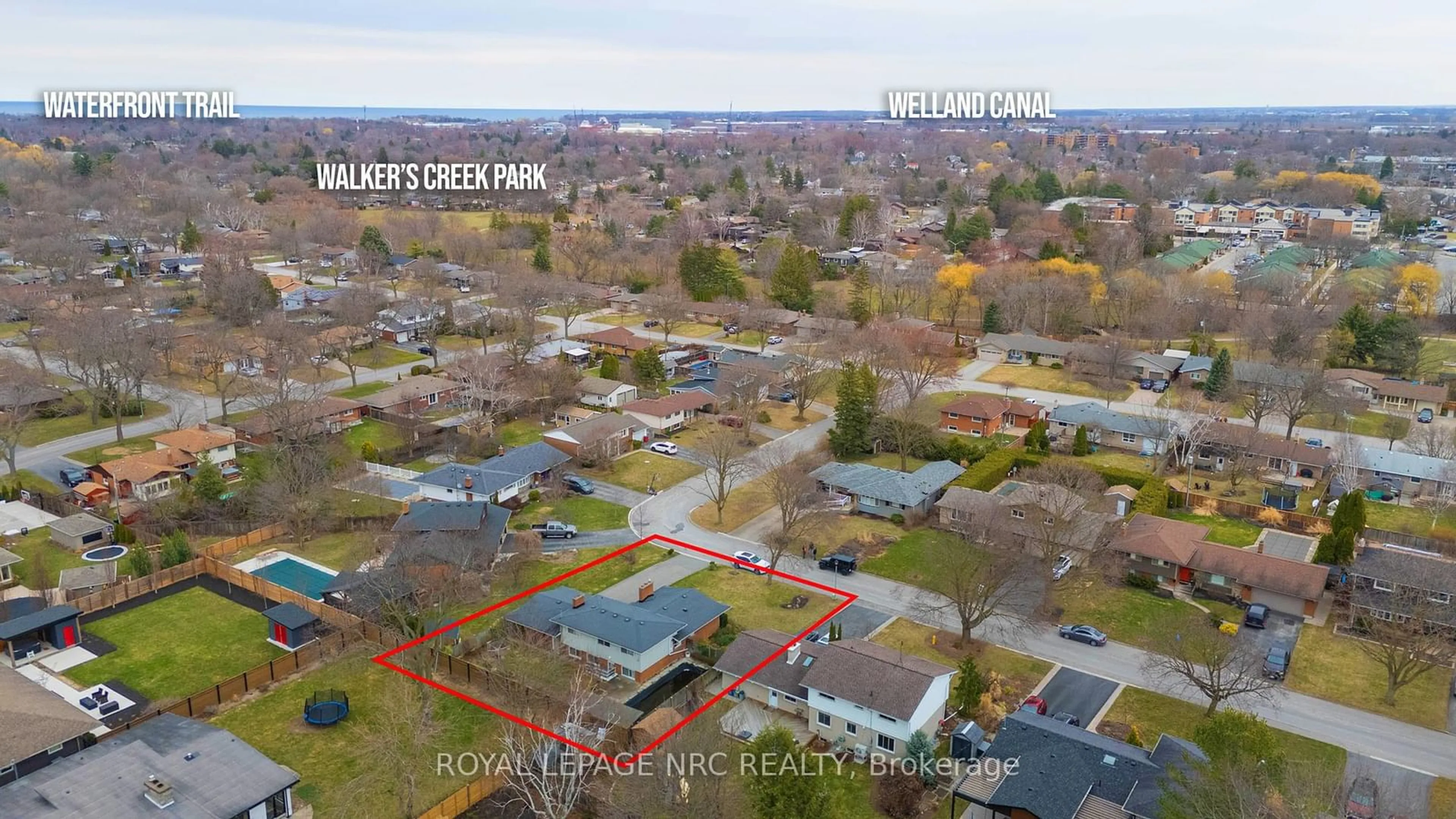 A pic from outside/outdoor area/front of a property/back of a property/a pic from drone, street for 23 Gordon Pl, St. Catharines Ontario L2M 2A4