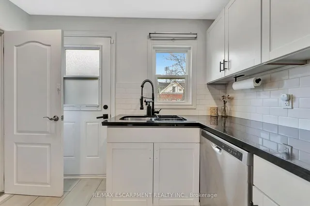 Additional property image - 65 Connaught Ave