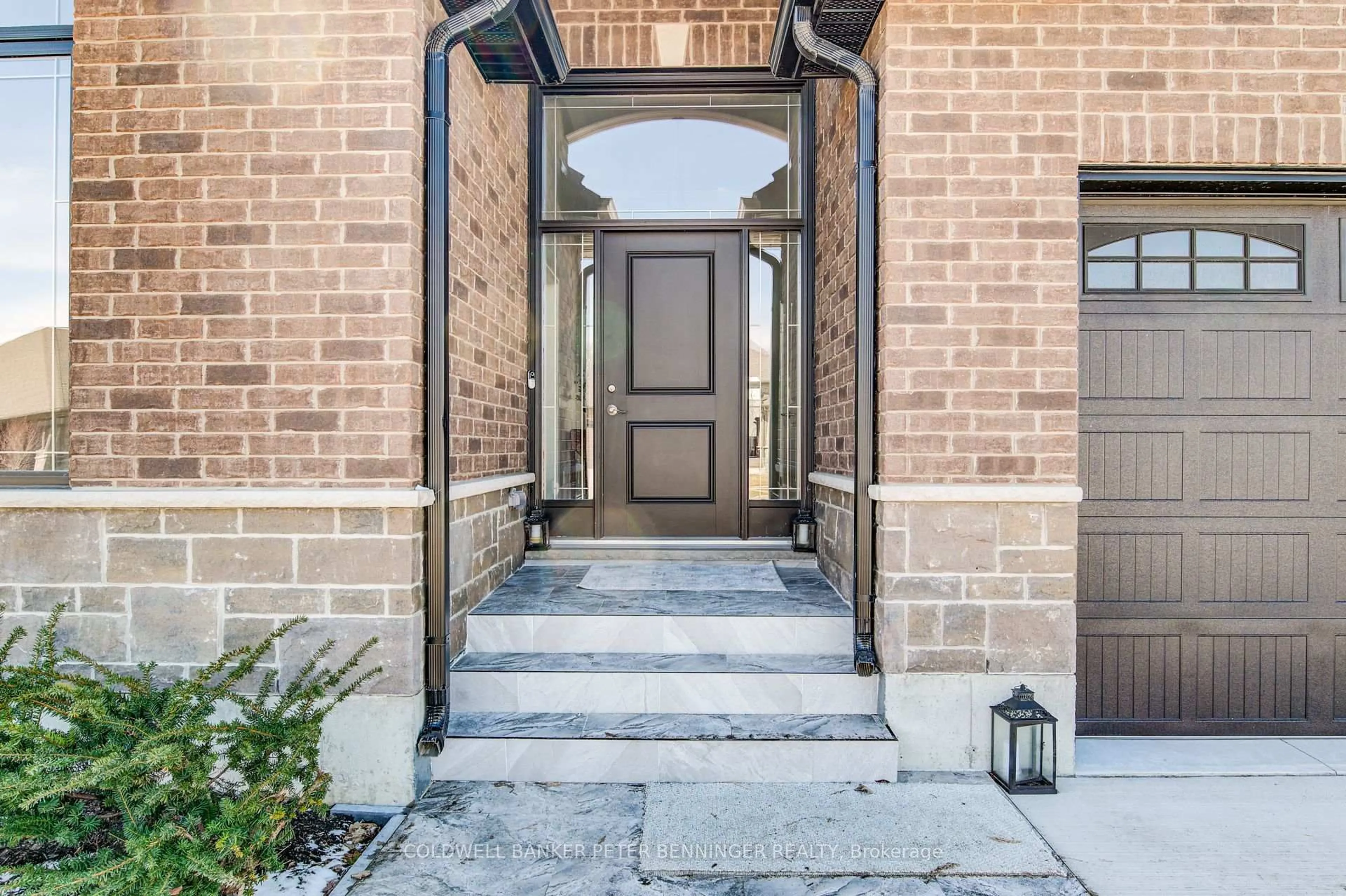 Indoor entryway for 530 Krotz Street East St, North Perth Ontario N4W 0E4