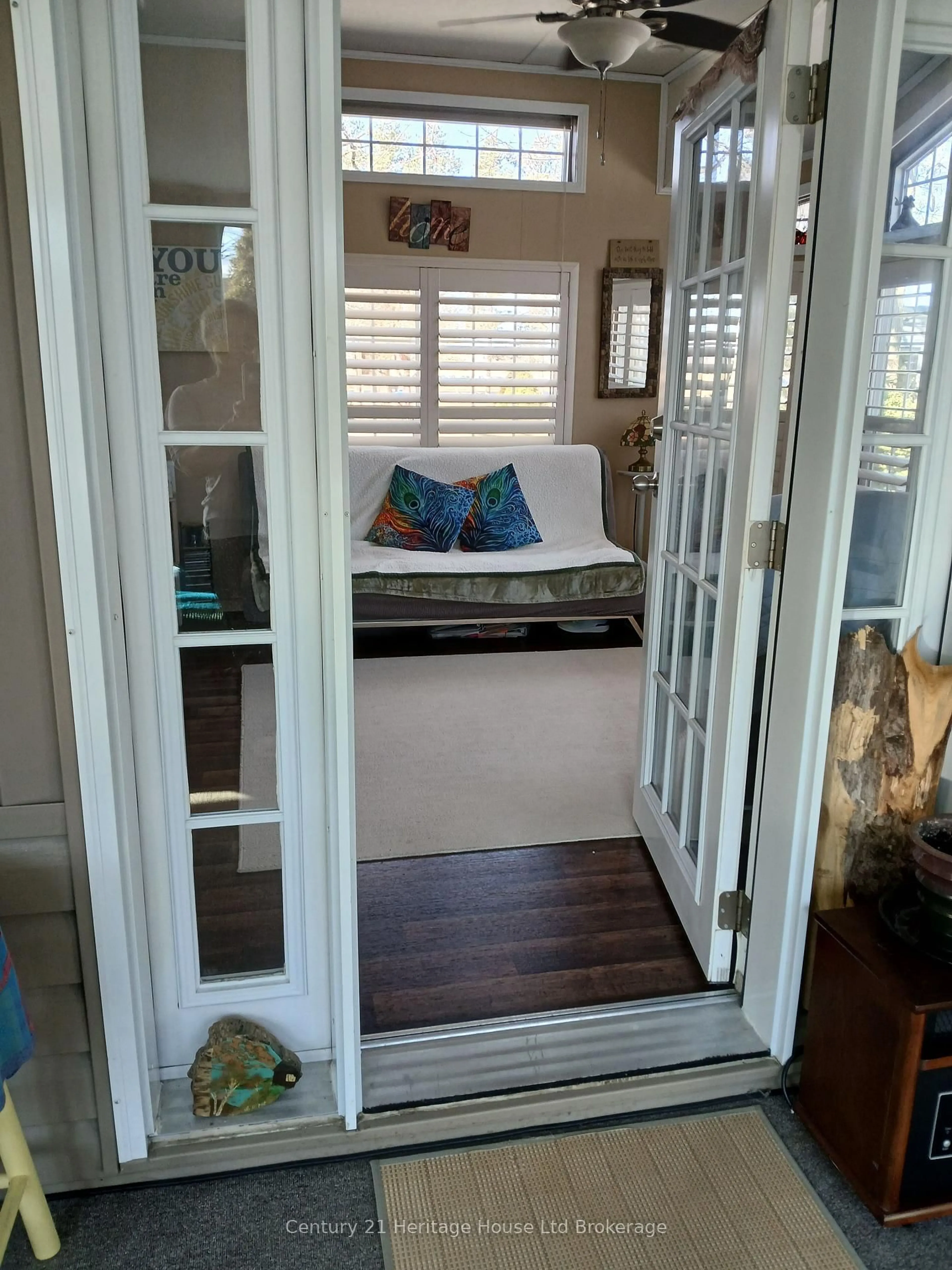 Indoor entryway for 296 West Quarter Town Li Rd #52, Brant Ontario N0E 1E0
