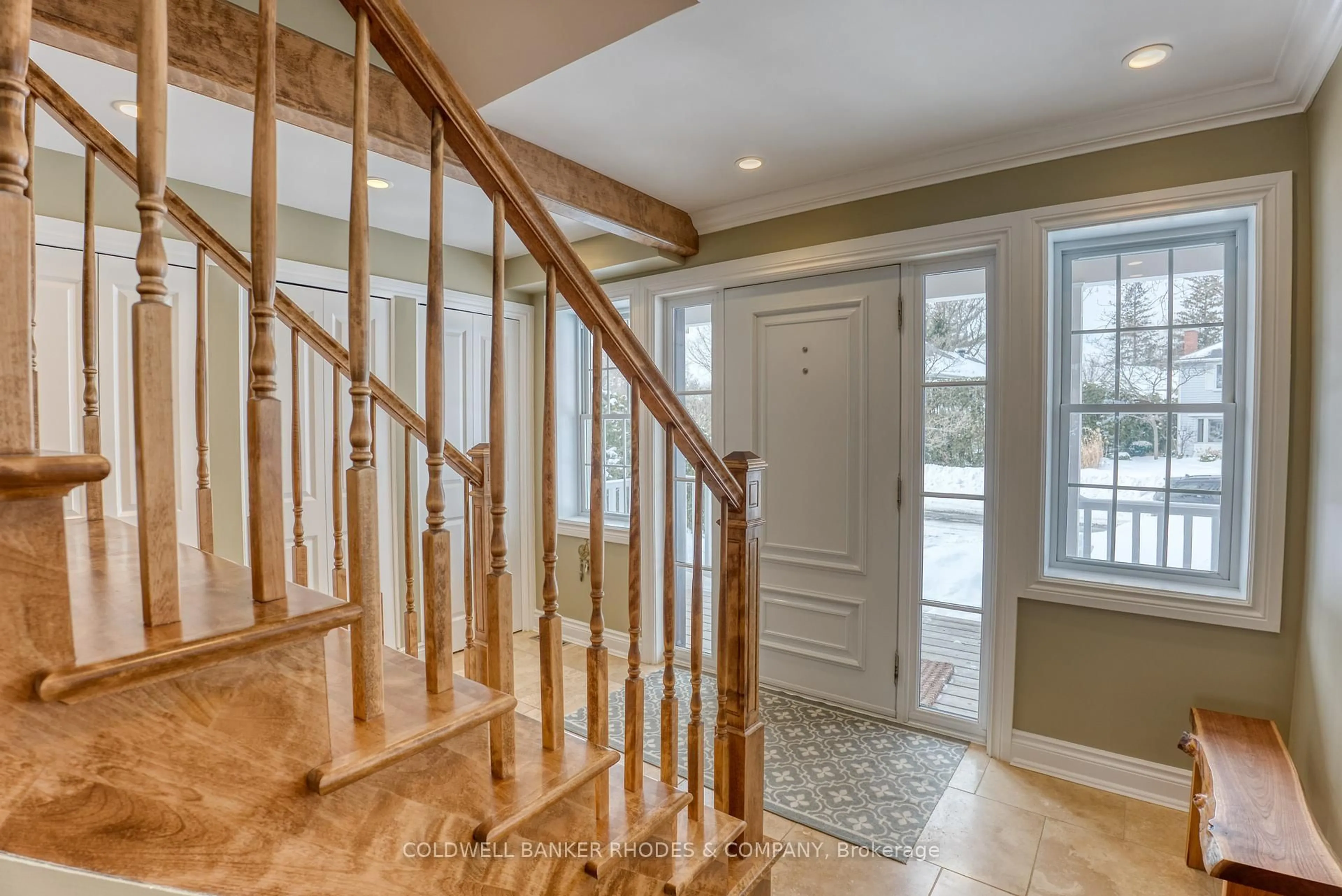 Indoor entryway for 21 Braemar St, Ottawa Ontario K1K 3C4