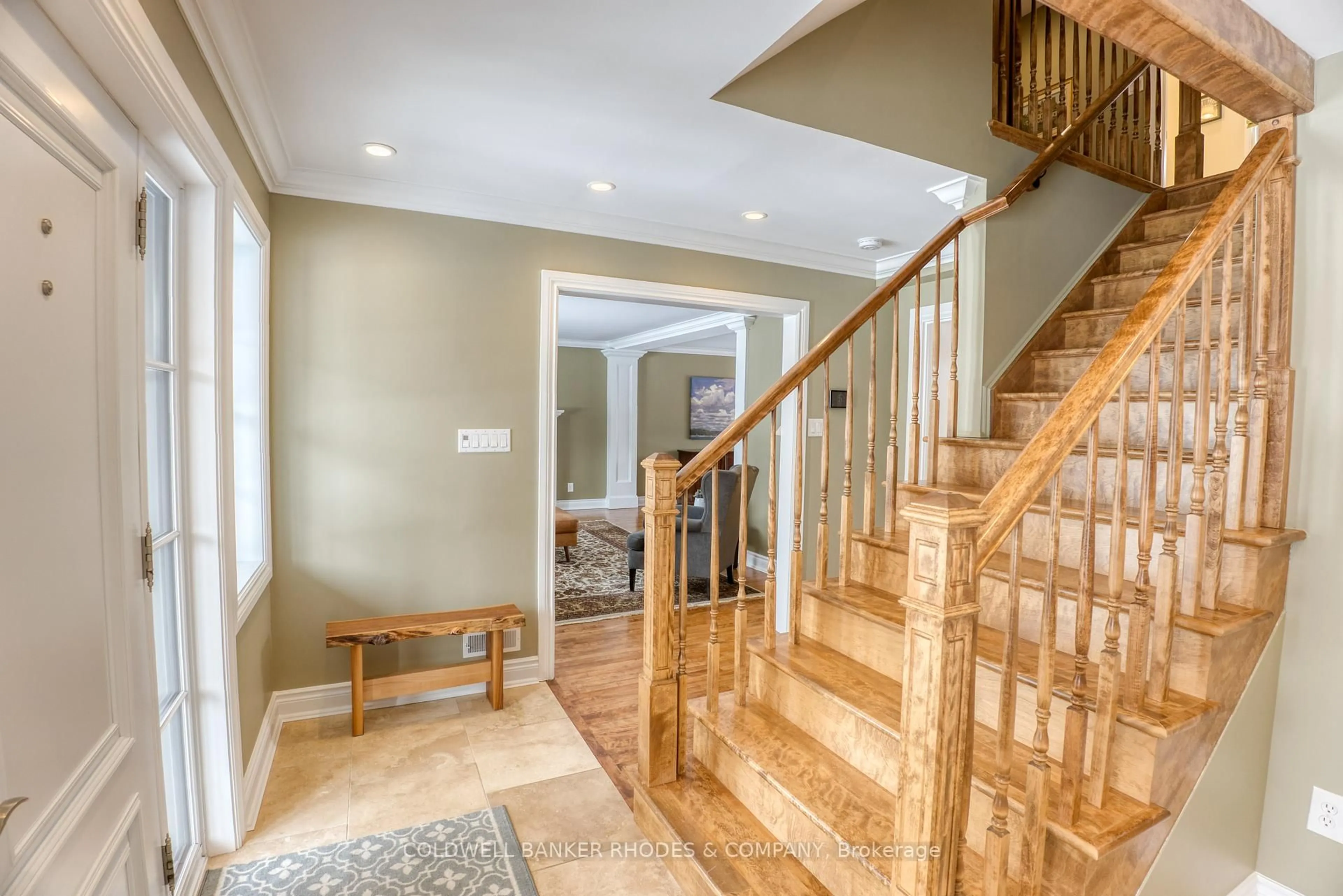 Indoor entryway for 21 Braemar St, Ottawa Ontario K1K 3C4