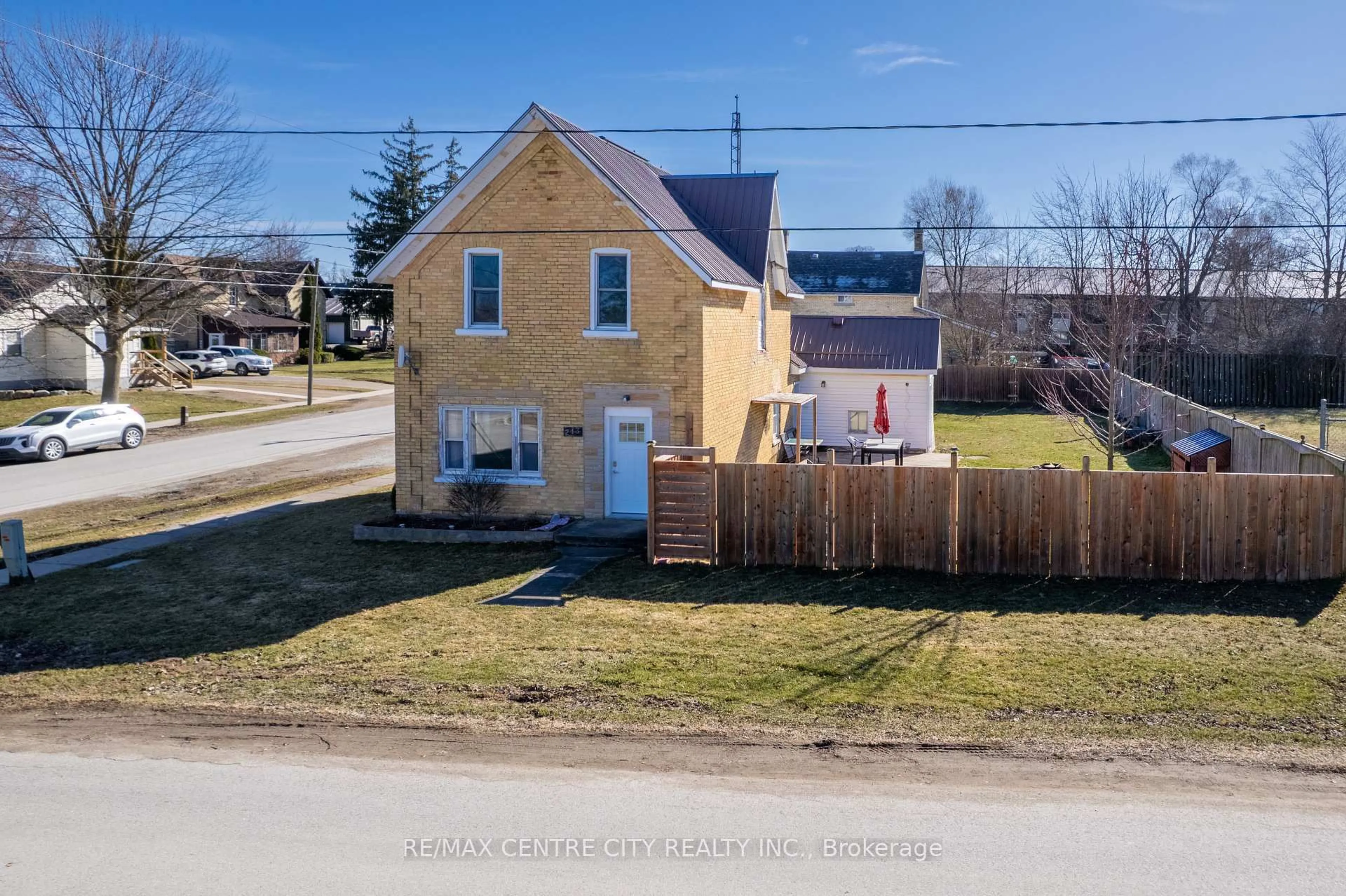 A pic from outside/outdoor area/front of a property/back of a property/a pic from drone, street for 243 Warwick St, Warwick Ontario N0M 2S0