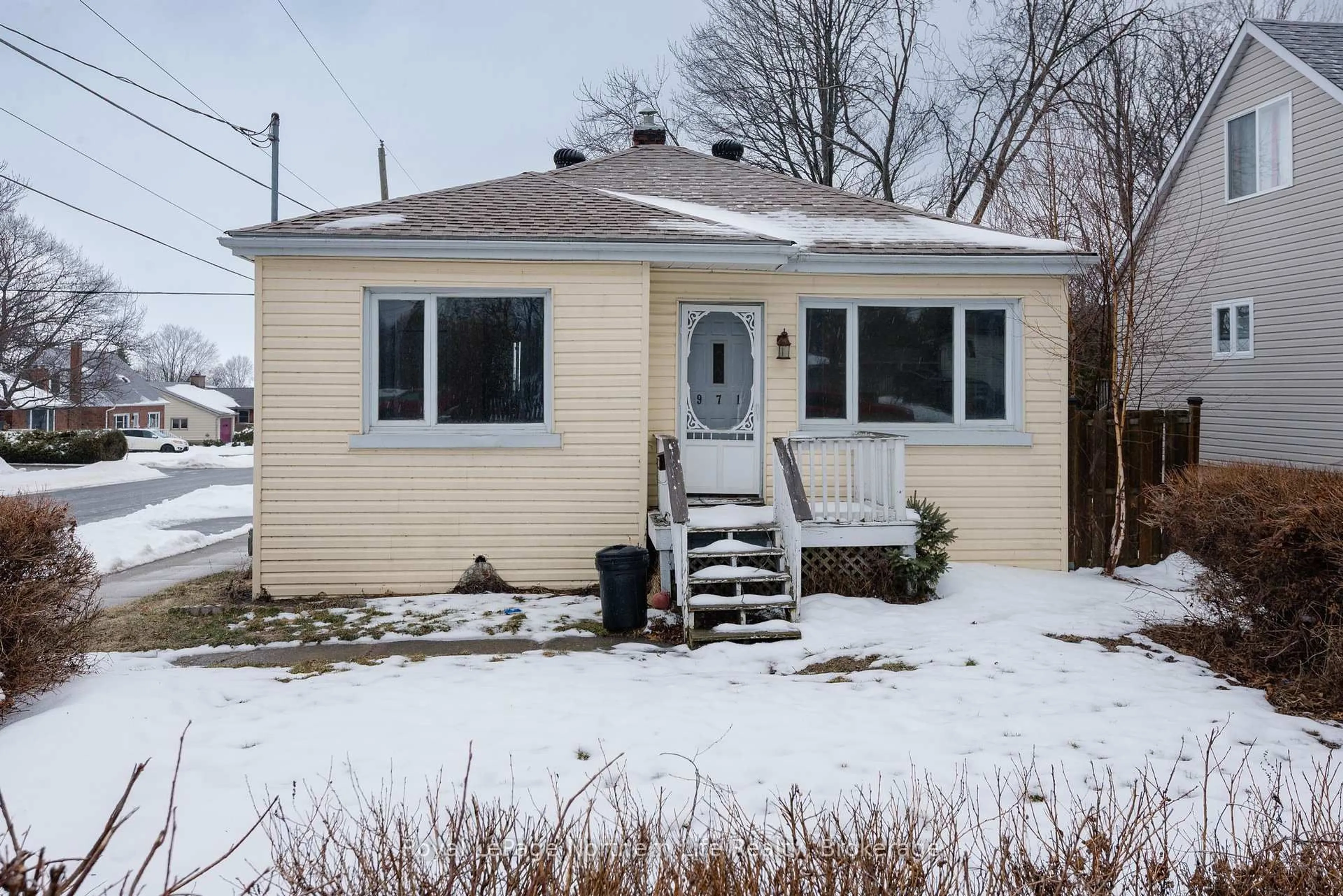 Unknown for 971 Beattie St, North Bay Ontario P1B 3S6