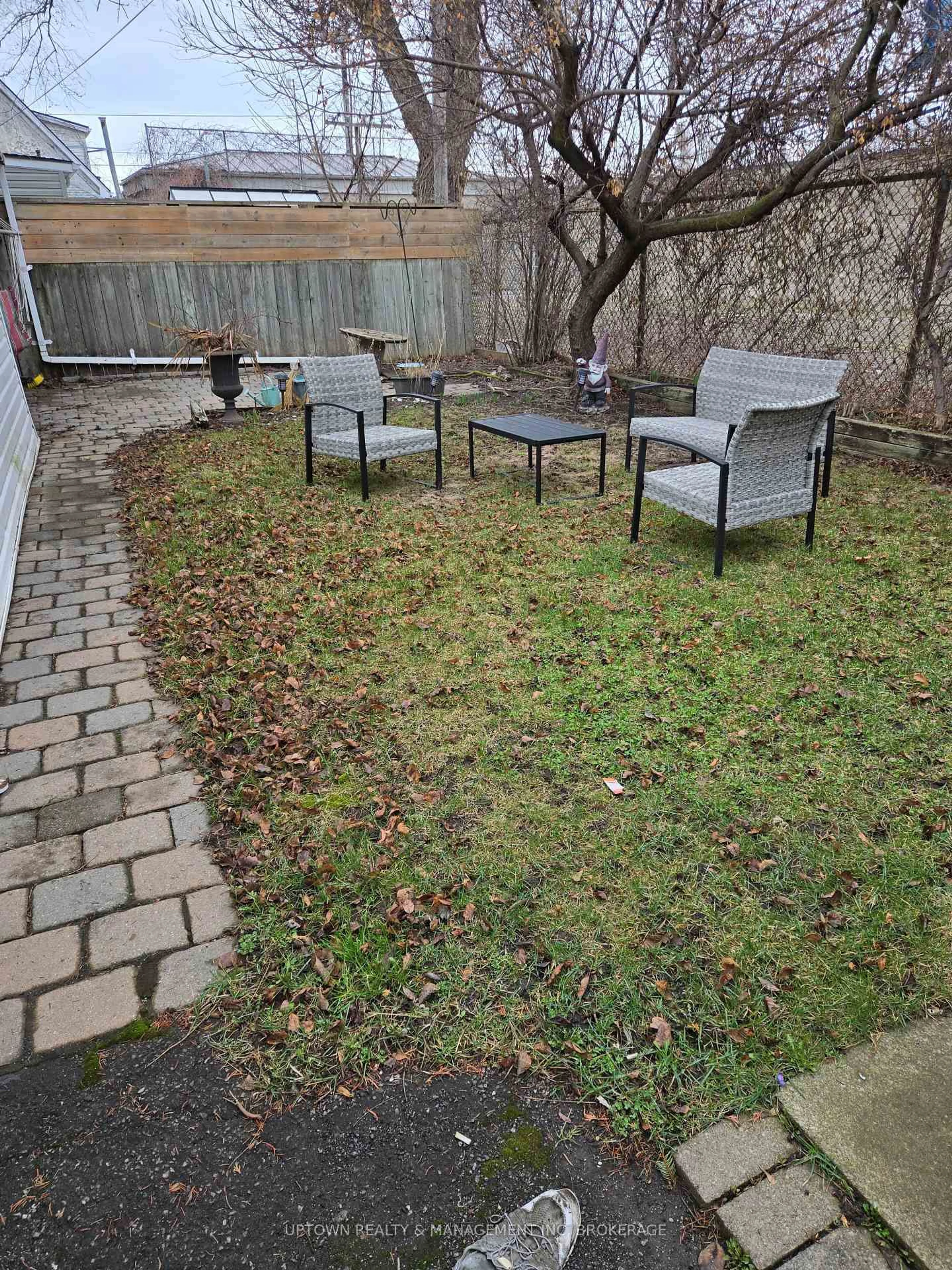 Patio, street for 3 NORTH St, St. Catharines Ontario L2R 5G3