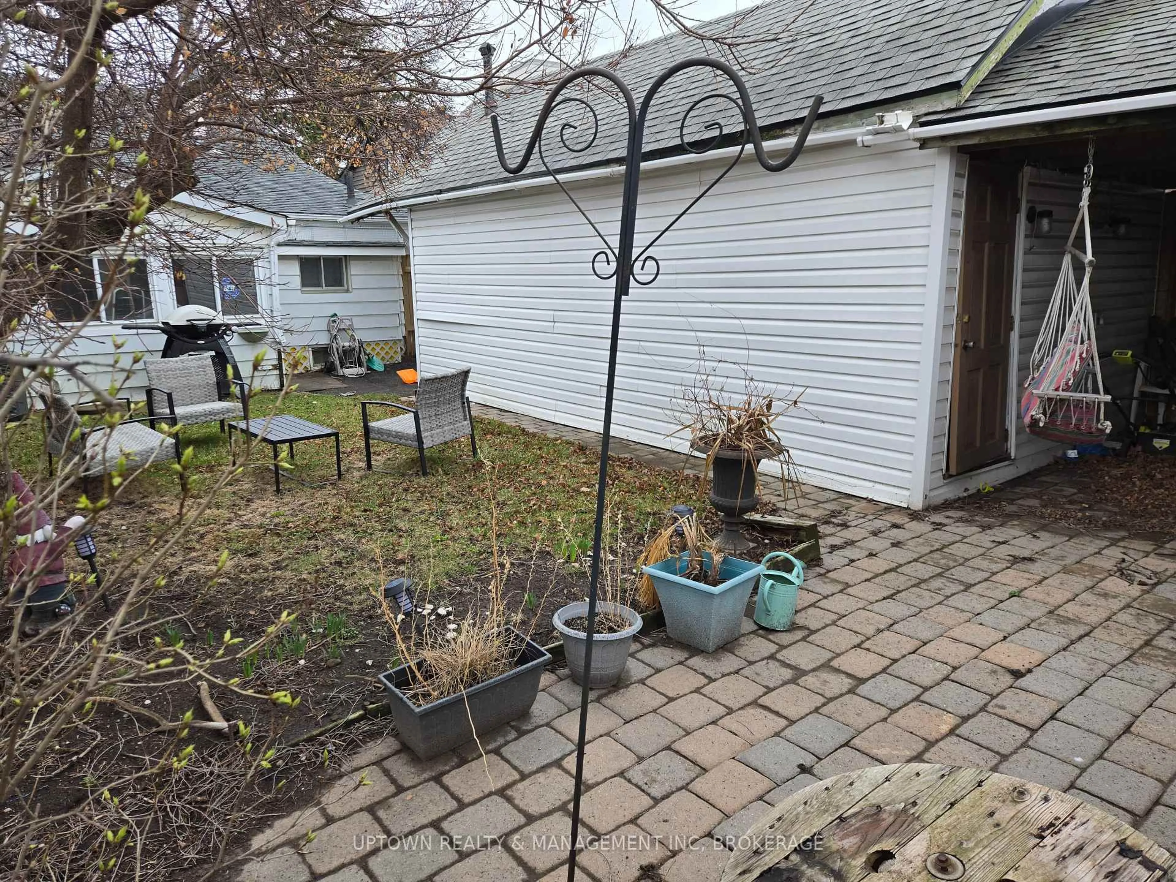 Patio, street for 3 NORTH St, St. Catharines Ontario L2R 5G3