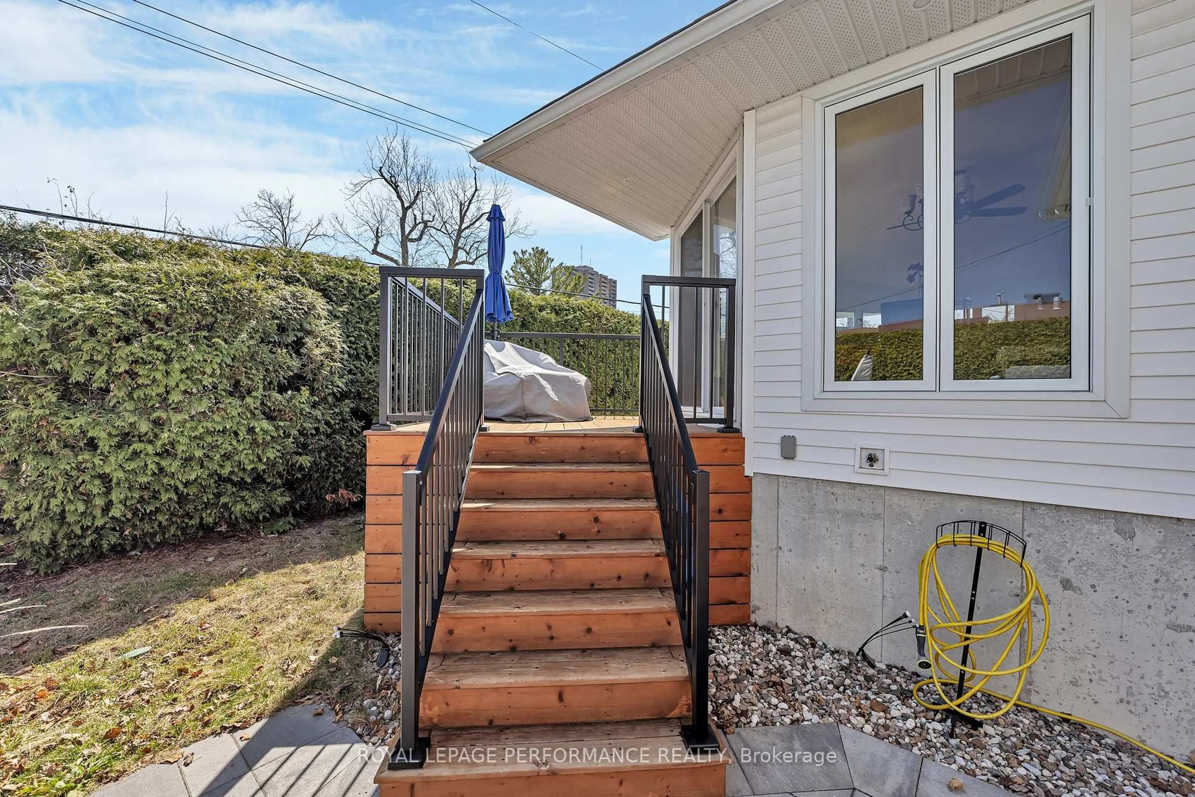 Unknown for 1924 Wembley Ave, Ottawa Ontario K2A 1A7