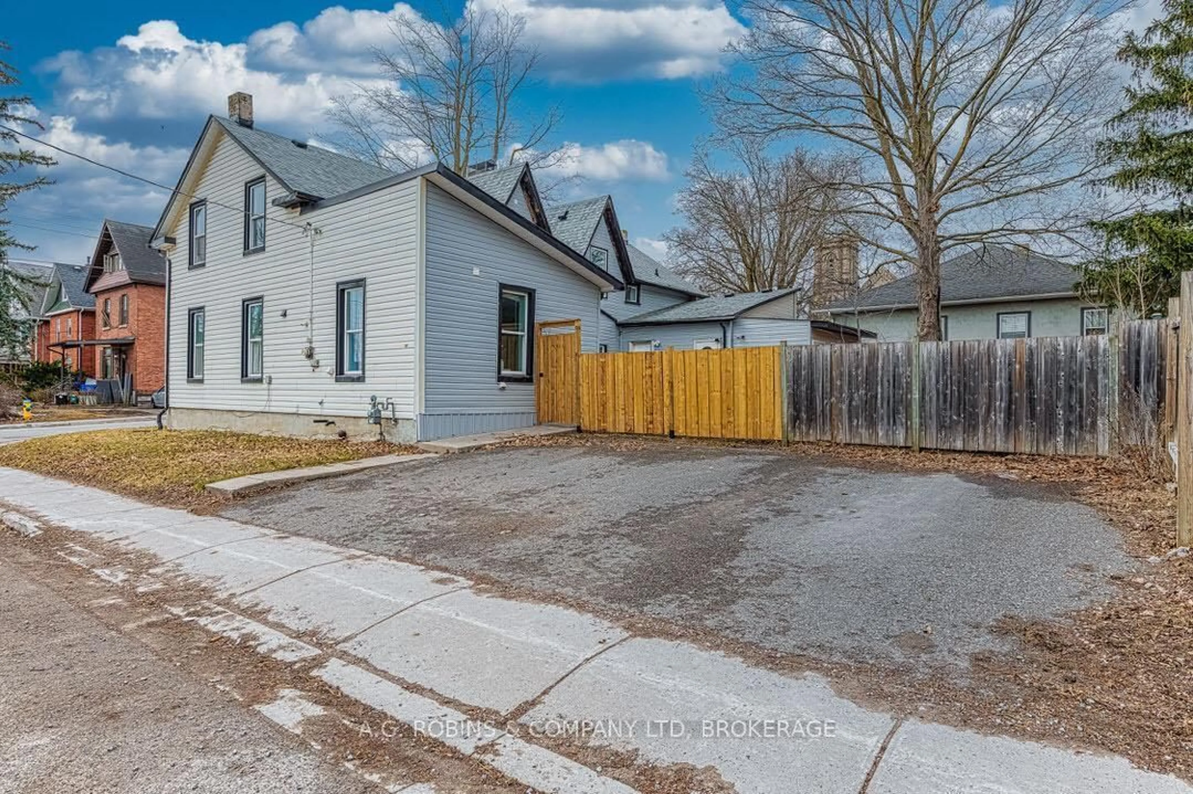 A pic from outside/outdoor area/front of a property/back of a property/a pic from drone, street for 284 Brock St, Peterborough Central Ontario K9H 2R1