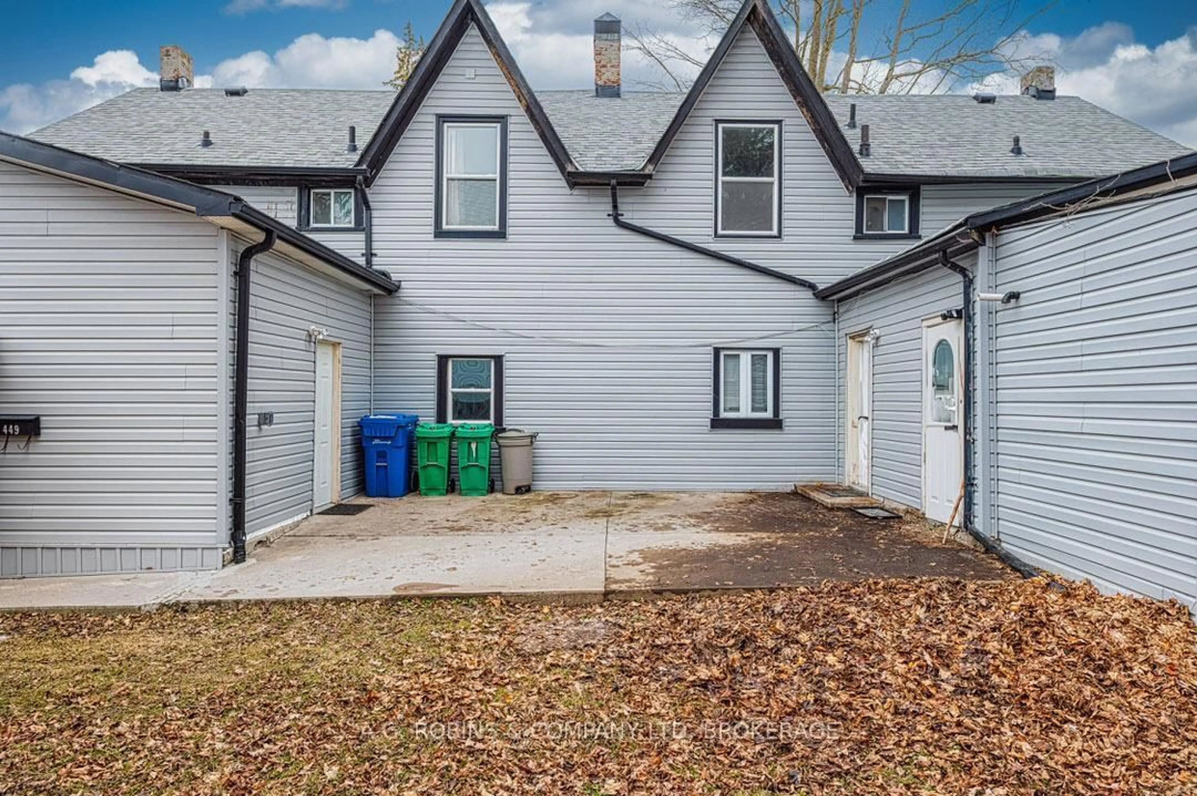 Home with vinyl exterior material, street for 284 Brock St, Peterborough Central Ontario K9H 2R1