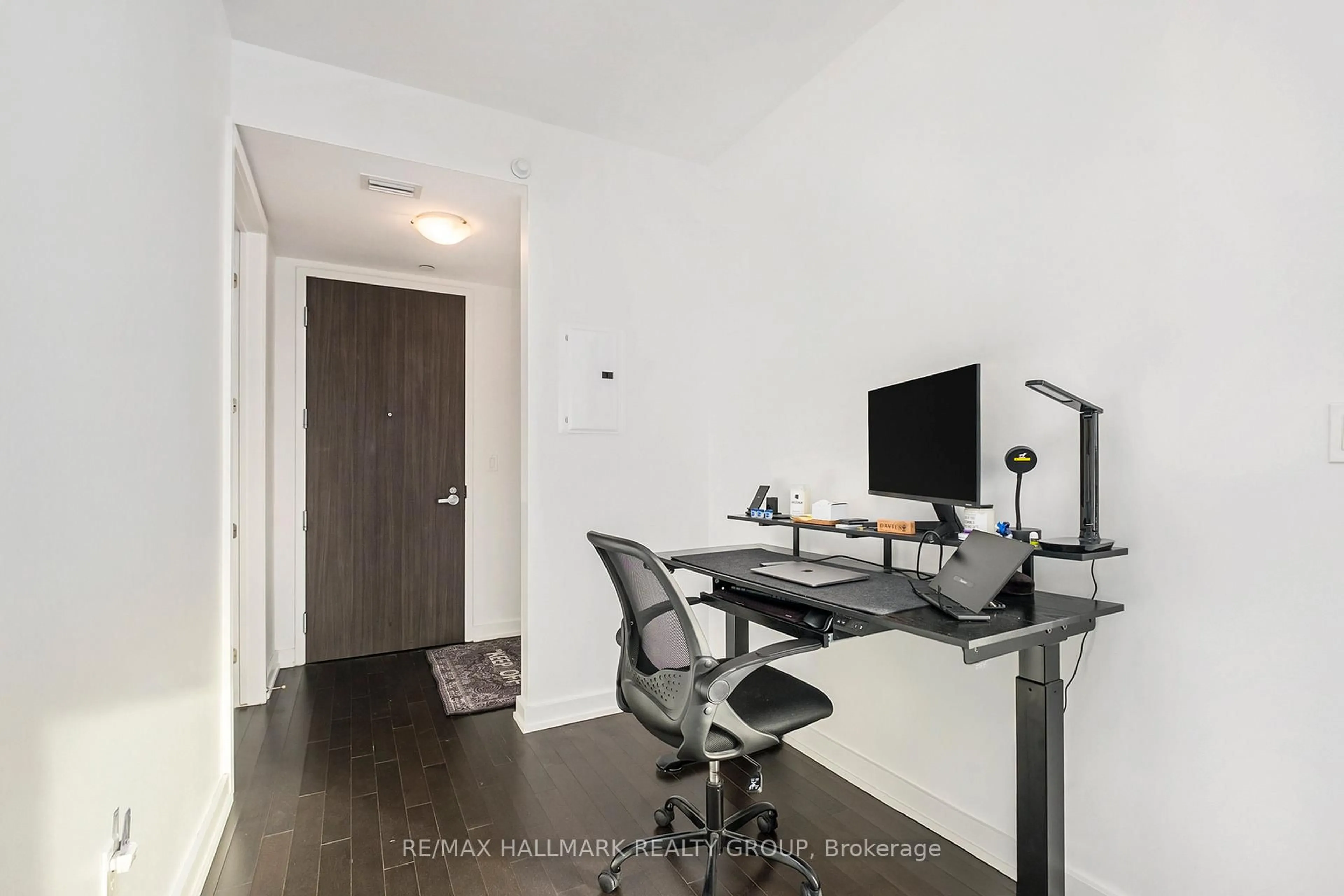 A pic of a room for 111 Champagne Ave #1111, Ottawa Ontario K1S 5V3