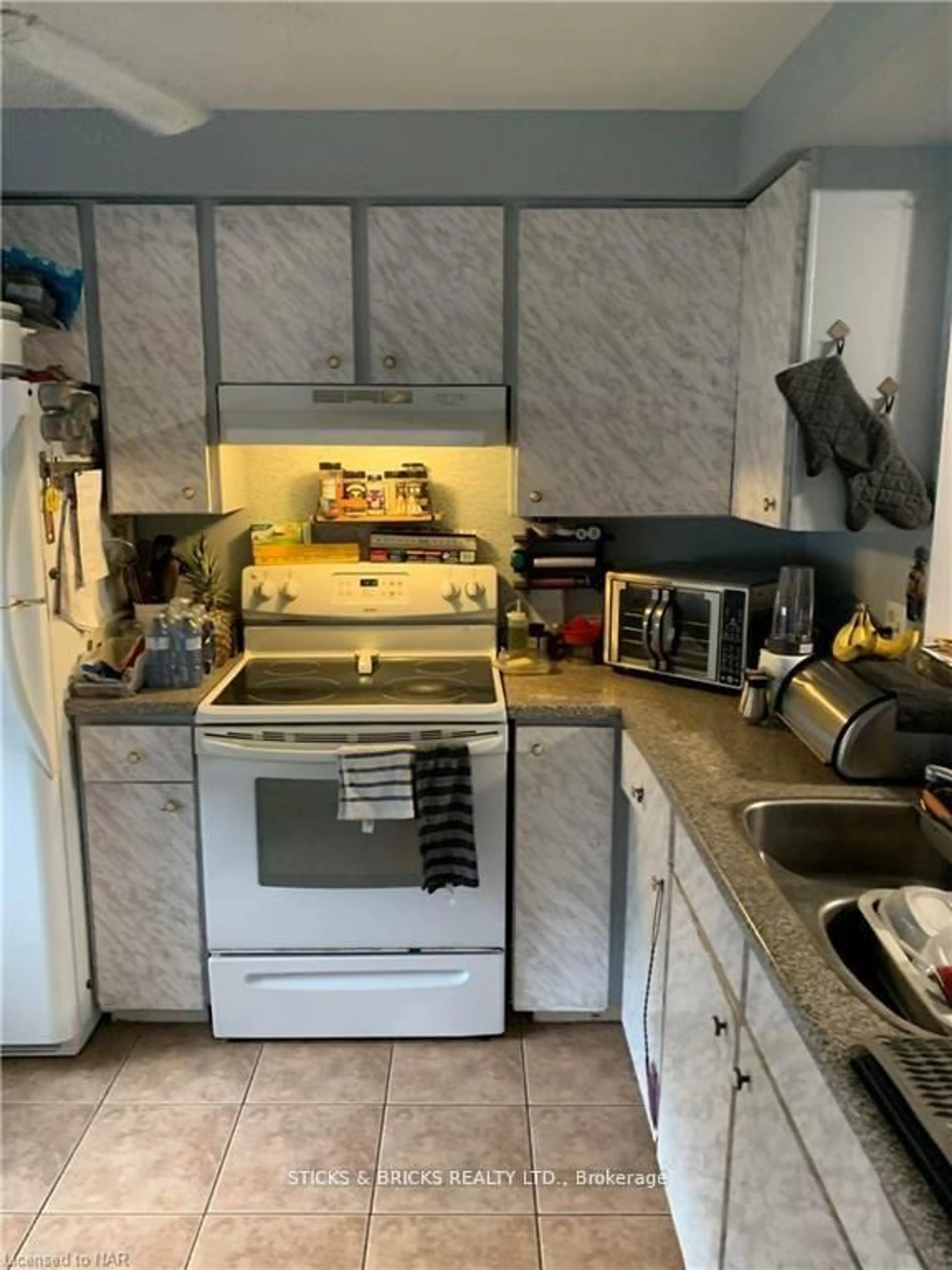 Standard kitchen, unknown for 6767 Thorold Stone Rd #21, Niagara Falls Ontario L2J 3W9