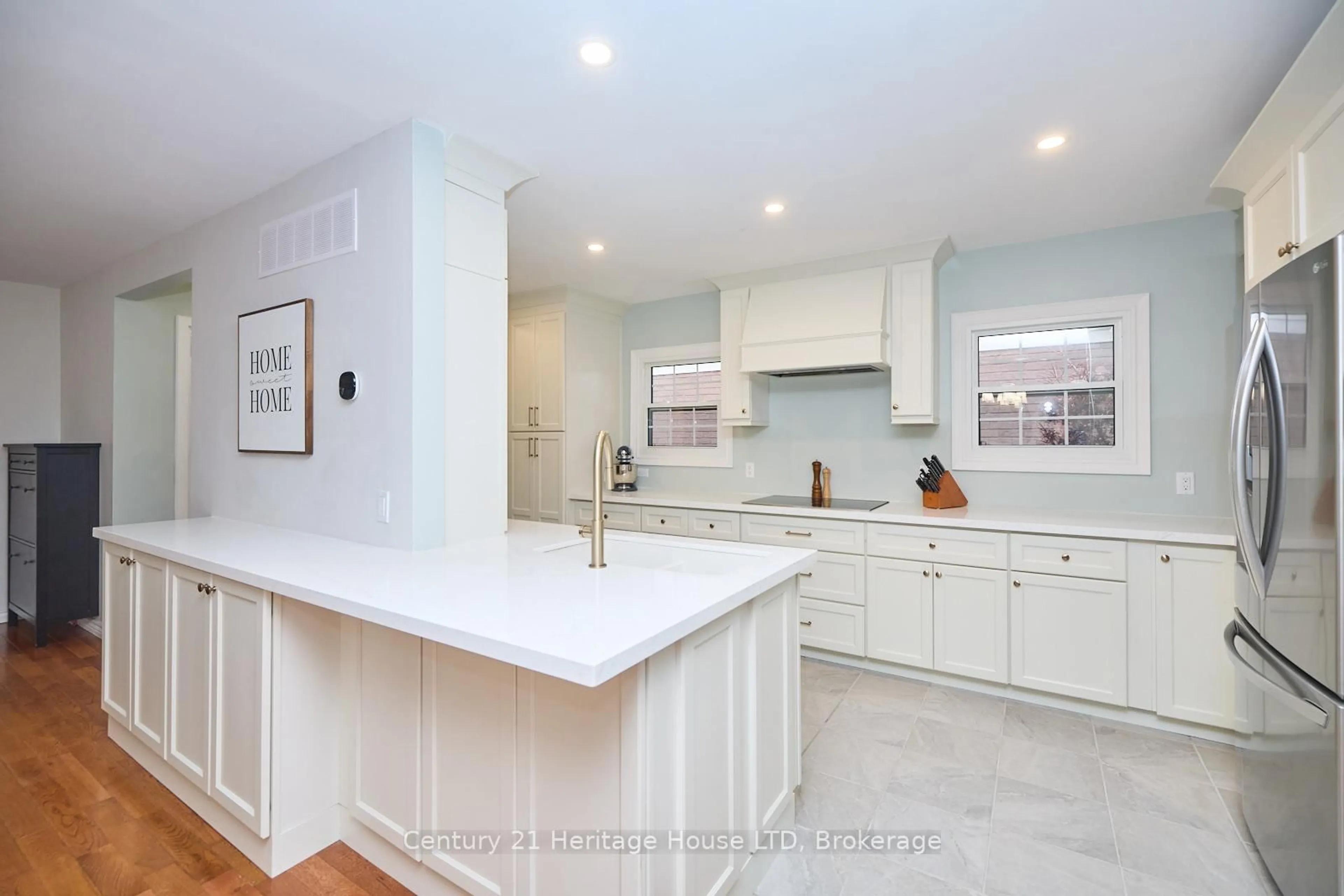 Open concept kitchen, ceramic/tile floor for 5 Brookbank Cres Cres, Pelham Ontario L0S 1E0