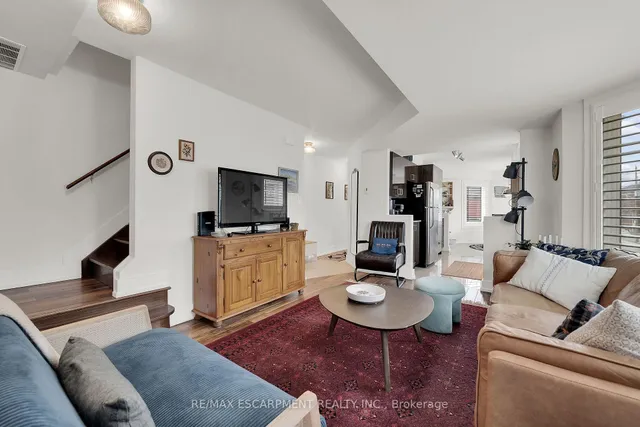 Additional property image - 87 Young St