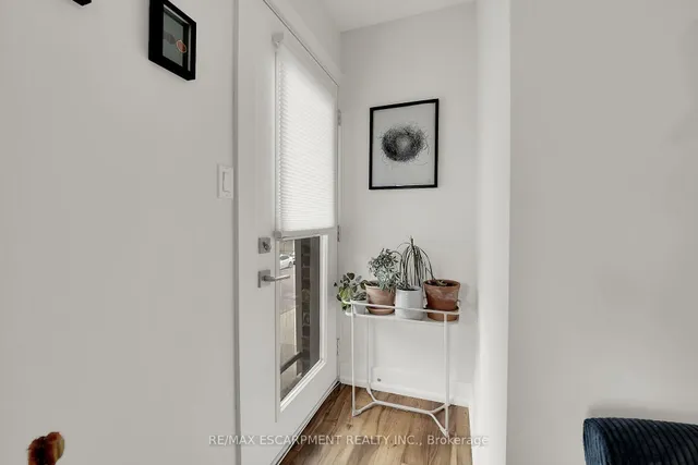 Additional property image - 87 Young St