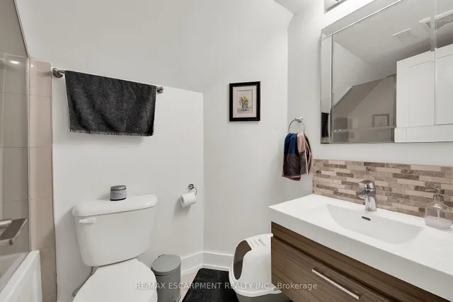 Additional property image - 87 Young St