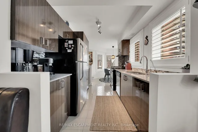 Additional property image - 87 Young St