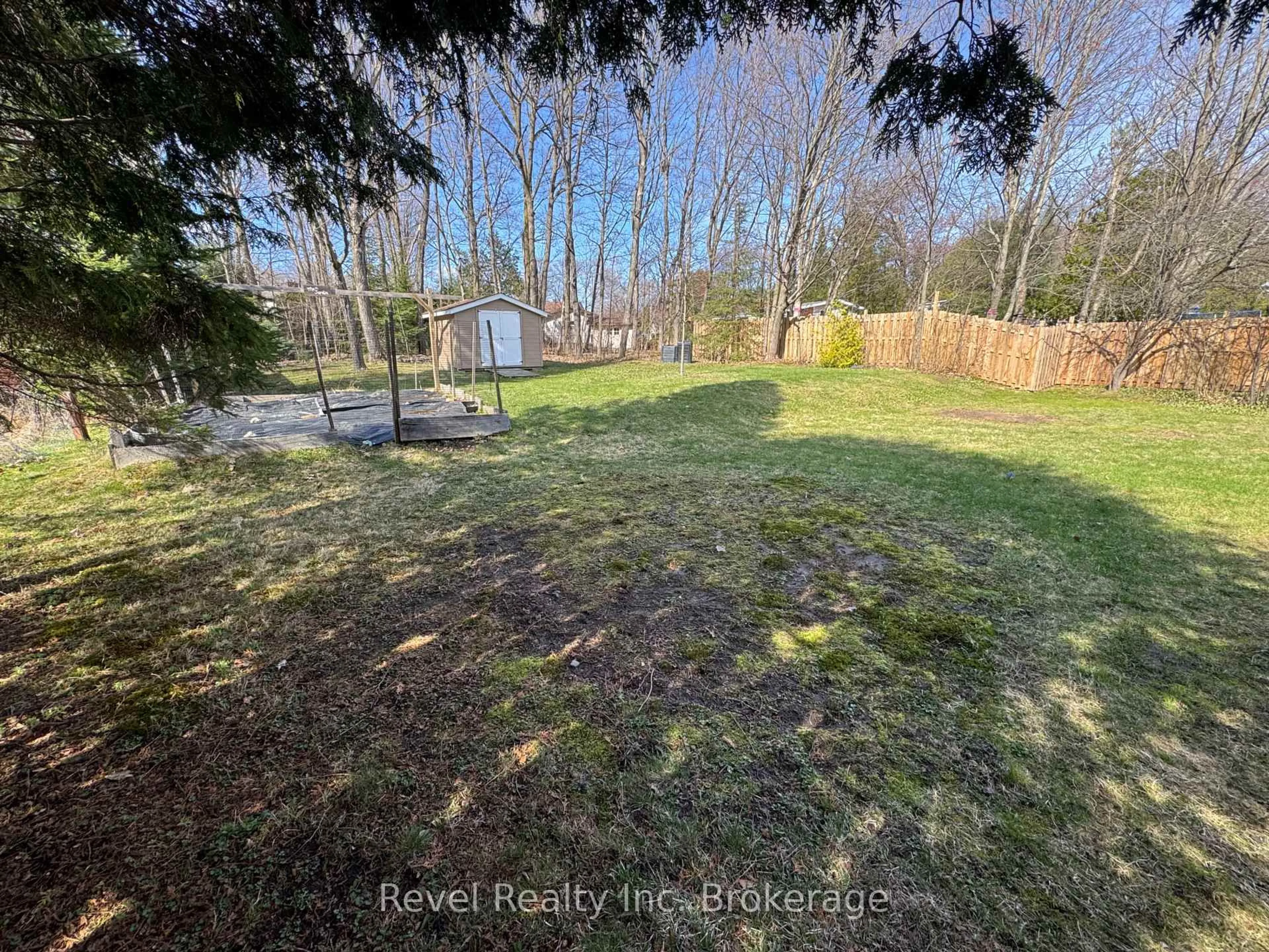 A pic from outside/outdoor area/front of a property/back of a property/a pic from drone, forest/trees view for 220 Mcnaughton Ave, North Bay Ontario P1C 1G7