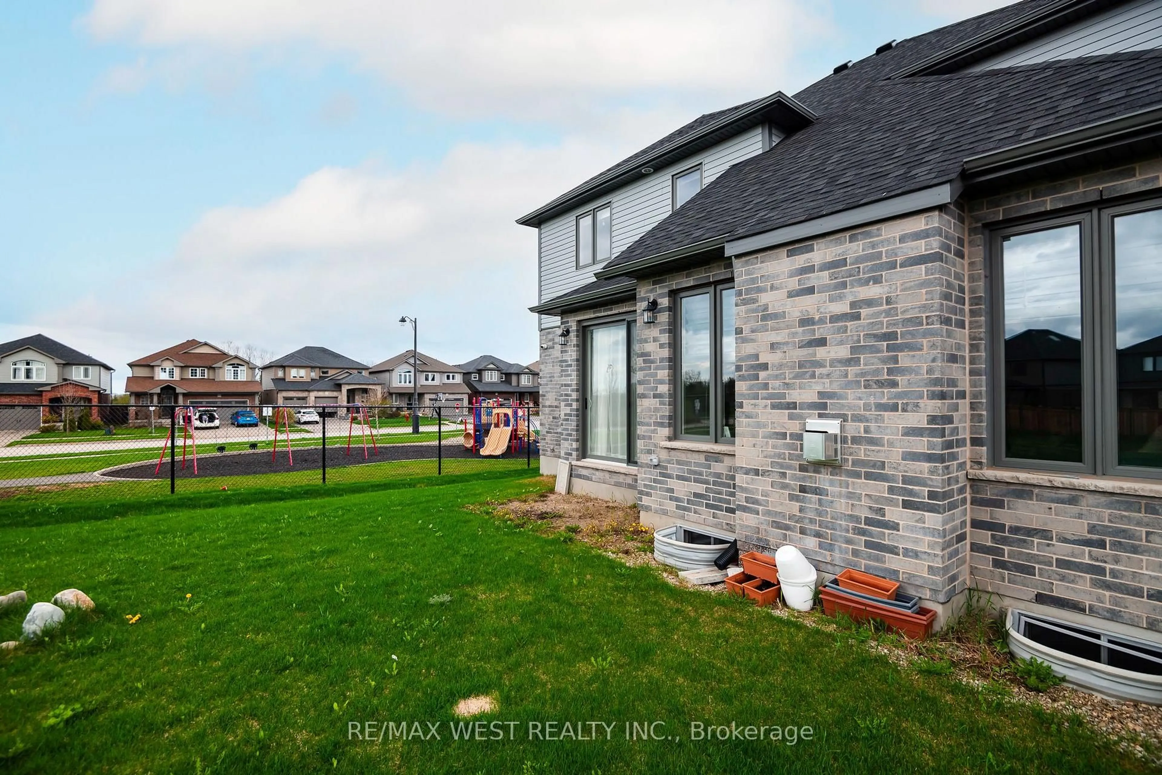 Unknown for 1 Grundy Cres, East Luther Grand Valley Ontario L9W 7S7