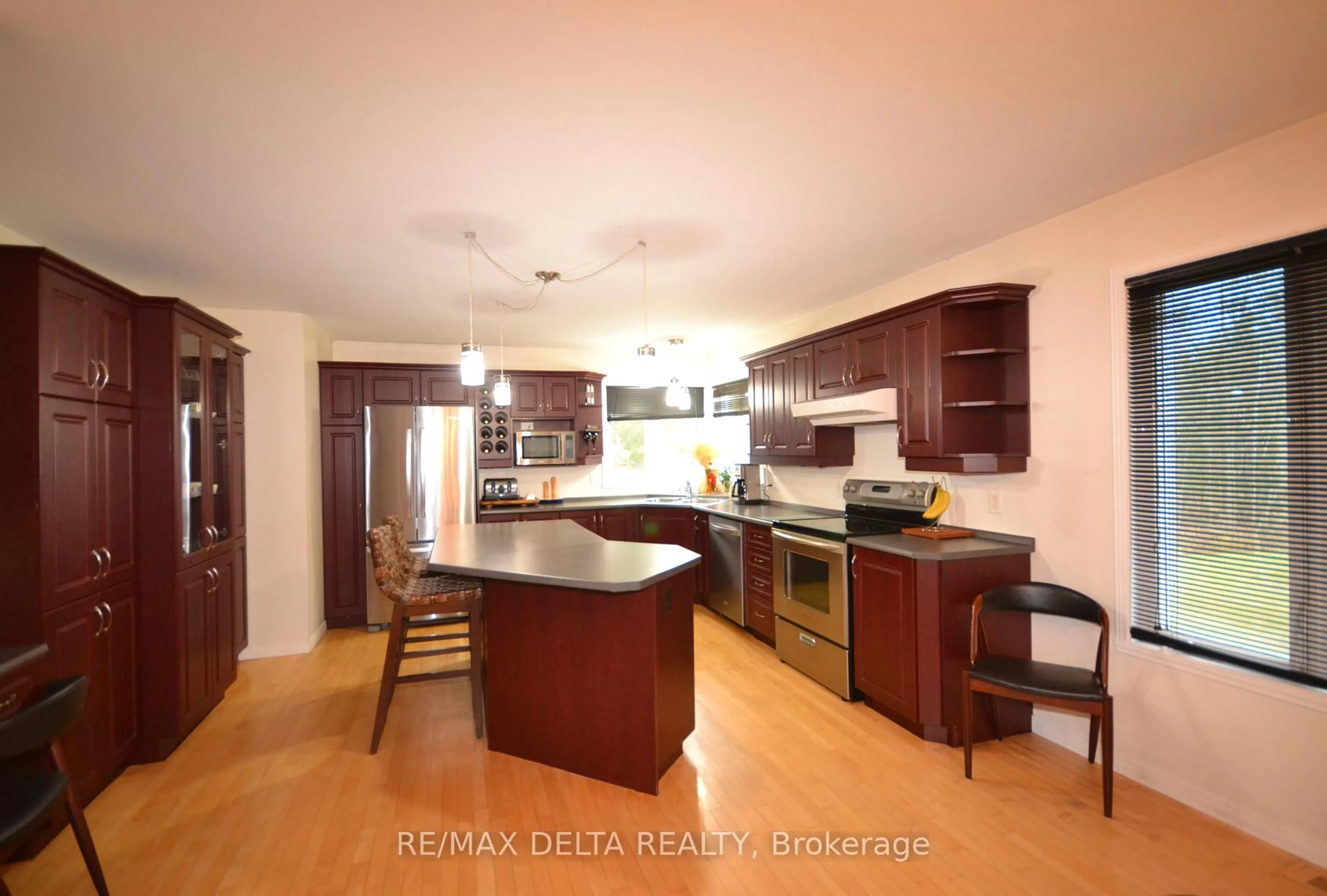 Open concept kitchen, unknown for 3888 Schnupp Rd, Clarence-Rockland Ontario K0A 1E0
