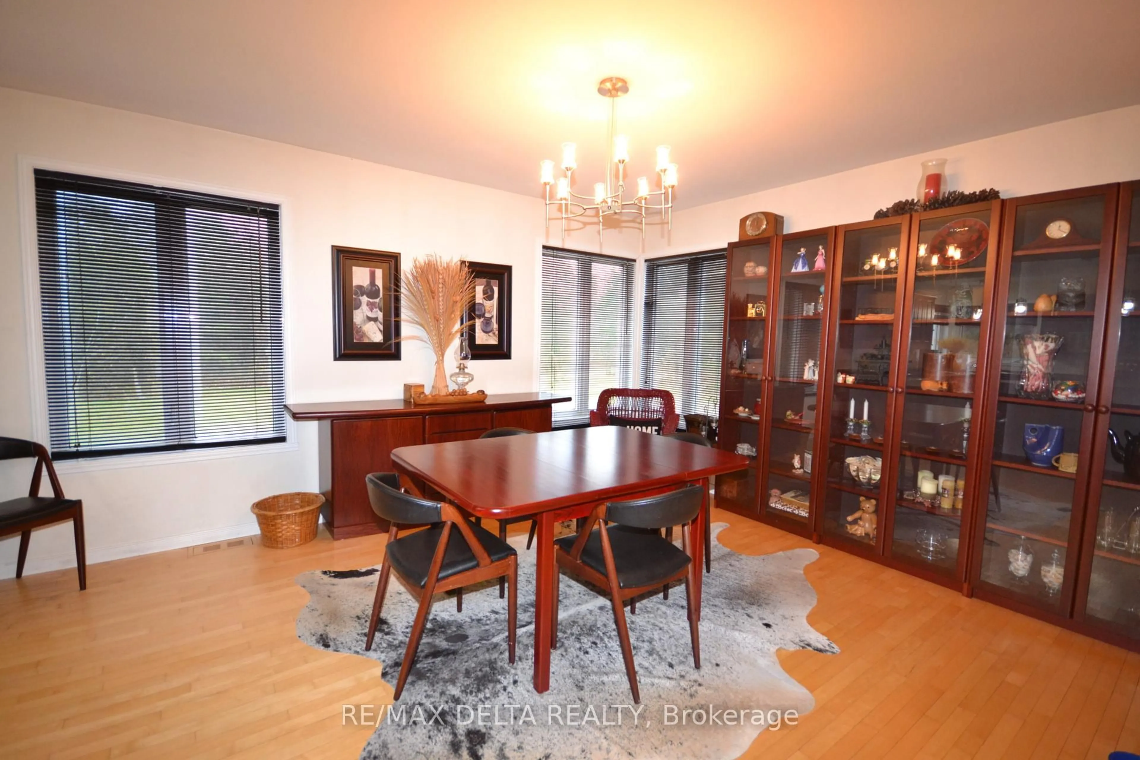 Dining room, wood/laminate floor for 3888 Schnupp Rd, Clarence-Rockland Ontario K0A 1E0