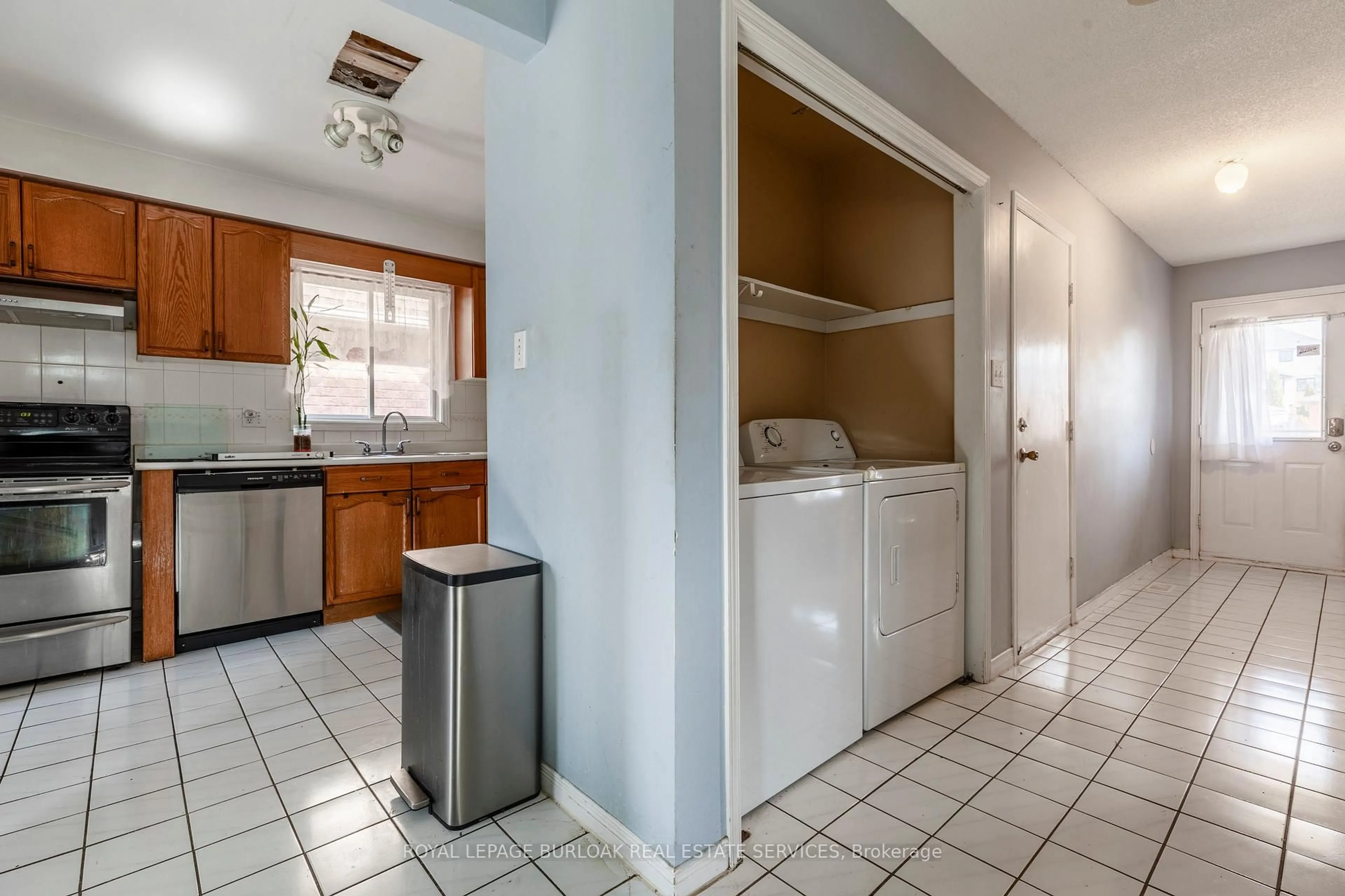 Unknown for 707 Acadia Dr, Hamilton Ontario L8W 3V2